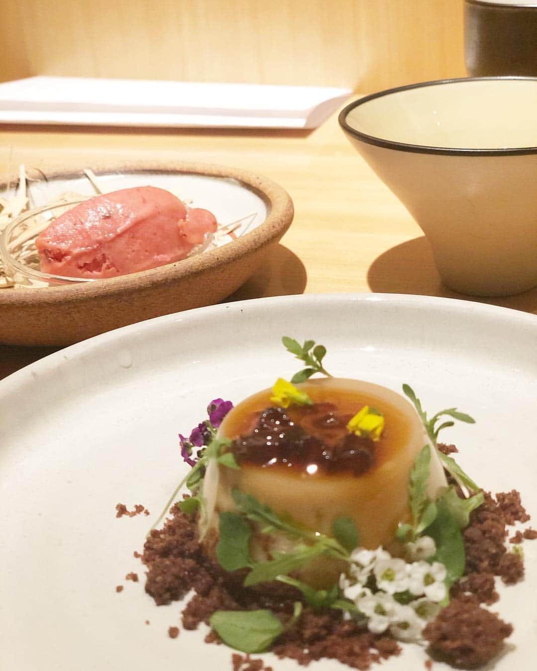 渡辺真実絵さんのインスタグラム写真 - (渡辺真実絵Instagram)「. @alterego.tokyo 🇮🇹 ﻿ ミシュラン三ツ星の「 Osteria Francescana 」で スーシェフを務め、ミラノの「 Ristorante TOKUYOSHI 」で ミシュラン一つ星に輝く徳吉シェフ( @yojitokuyoshi ) による イノベイティブイタリアン 🇮🇹 ✨﻿ 🍽 ﻿ 楽しいトークと、初体験のスープペアリングに 合わせて頂きました 🙏 ✨﻿ 🥰 ﻿ 美味しさの驚きが止まらない貴重な時間でした 😆 ﻿ #alteregotokyo #🍽mamu」4月7日 0時31分 - mamu________________