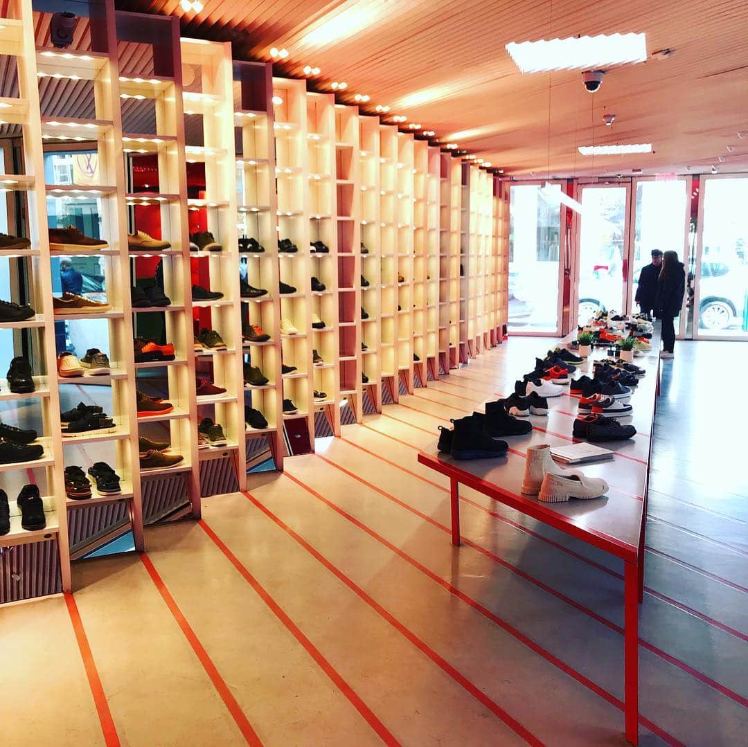 ハチミツ二郎さんのインスタグラム写真 - (ハチミツ二郎Instagram)「NY ソーホーのCAMPER.オレが世界で1番好きな靴屋。残りの人生であと何足 この店でお気に入りの靴に出逢えるか？が人生のささやかな楽しみ。」4月7日 0時33分 - jirohachimitsu