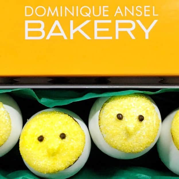 DOMINIQUE ANSEL BAKERYさんのインスタグラム写真 - (DOMINIQUE ANSEL BAKERYInstagram)「Getting ready for Easter with our Peep-a-Boo’s, little marshmallow chicks nestled inside real eggshells. Crack away the eggshell to reveal a dark chocolate egg with a honey marshmallow chick and gooey salted caramel center. Available April 8-21 at DAB Soho, @dominiqueanselkitchen, @dominiqueansella, and @dominiqueansellondon. Preorders are up online for pick-ups. #HappyEaster #peepaboo 🐣」4月7日 0時36分 - dominiqueansel