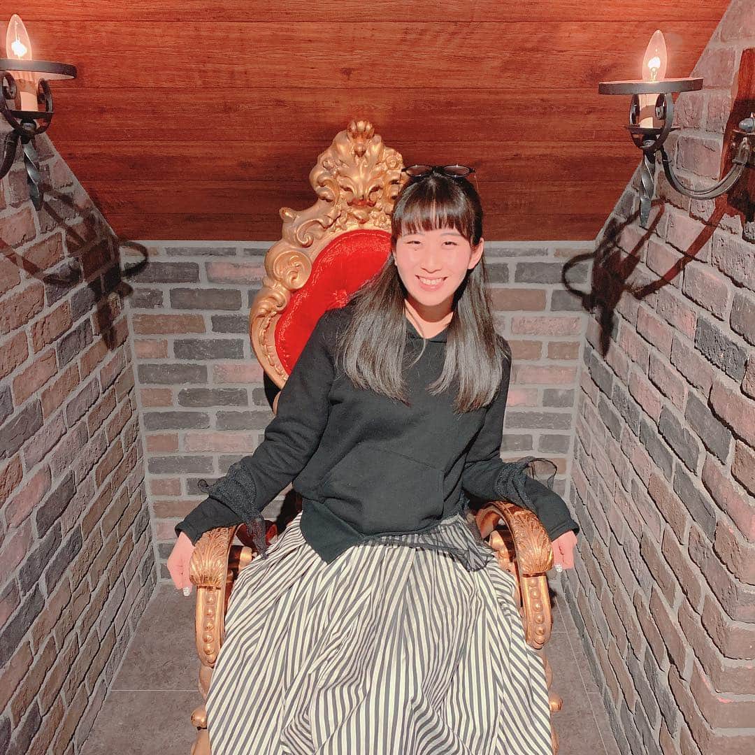 ぱちおまるさんのインスタグラム写真 - (ぱちおまるInstagram)「我4畳半の王なり🔱 スポット発見  #どや顔 #この椅子ほしい #誕プレでまってる #誕生日1月だよ」4月7日 0時37分 - pachiomaru