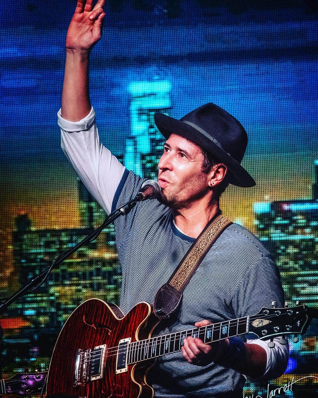 ロブ・モローのインスタグラム：「#RobMorrowBand LP coming soon, Amigos pic: @jilljarrettphotography」
