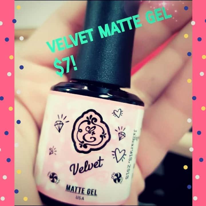 Max Estradaさんのインスタグラム写真 - (Max EstradaInstagram)「Turn any color into a matte velvet finish !  https://Enailcouture.com velvet gel is on sale for a limited time ! No wipe and non yellowing 😍 #nailsupplies #nailproducts #acrylicnails」4月7日 1時00分 - kingofnail