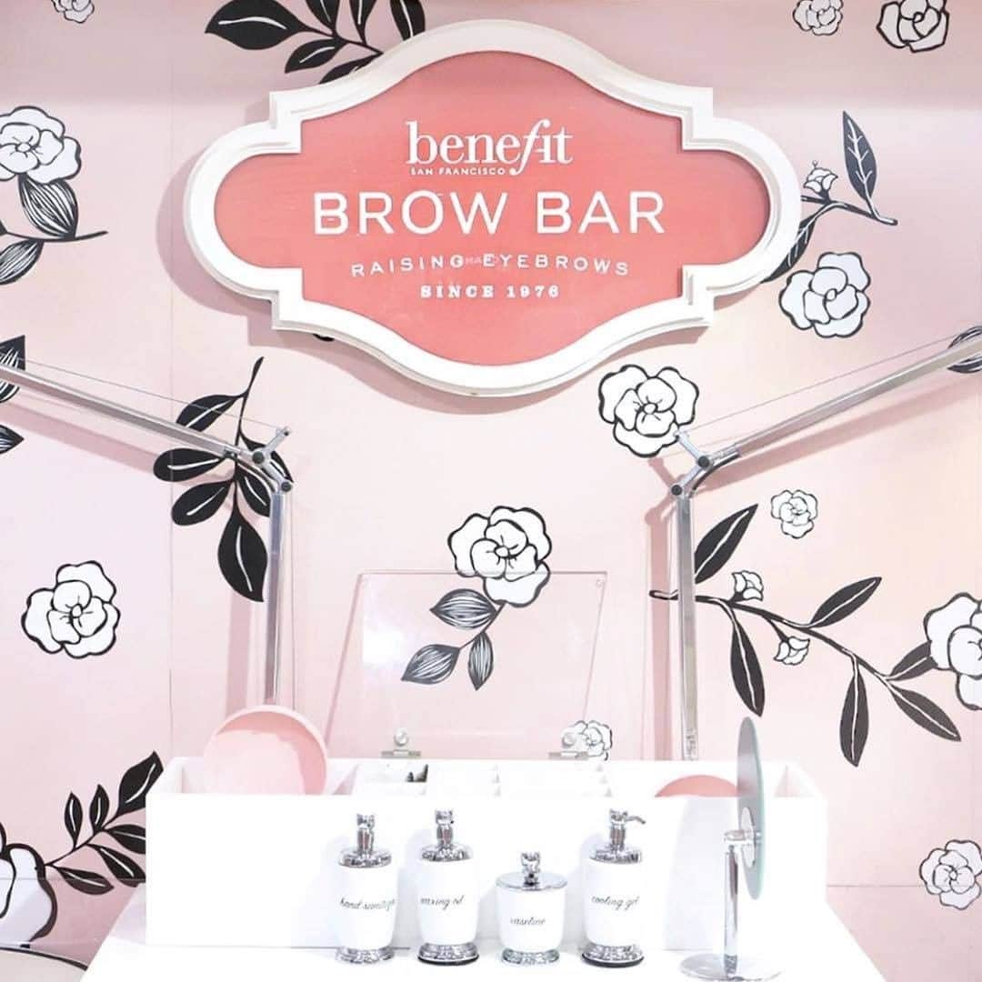 Benefit Cosmetics UKさんのインスタグラム写真 - (Benefit Cosmetics UKInstagram)「Treat yourself to some brow love this weekend & stop by one of our #Benefit BrowBars for a service! #benefit #brows #browbar #beauty ▪️ ▪️ Image description: Image of a Benefit brow bar」4月7日 1時00分 - benefitcosmeticsuk