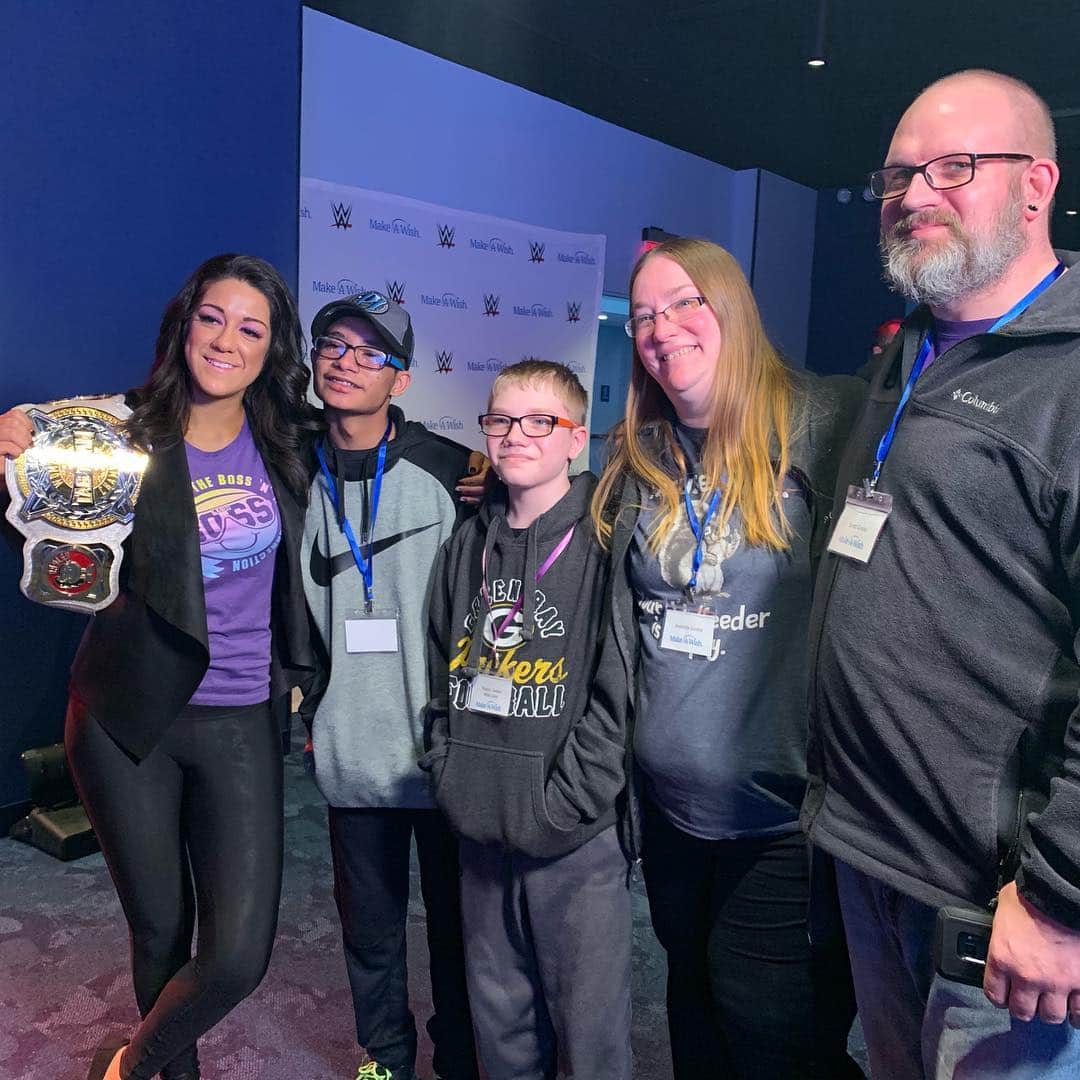 WWEさんのインスタグラム写真 - (WWEInstagram)「@finnbalor, @itsmebayley, @sashabankswwe & @sincarawwe met the @makeawishamerica Circle of Champions today at #NatGeoEncounter」4月7日 1時14分 - wwe