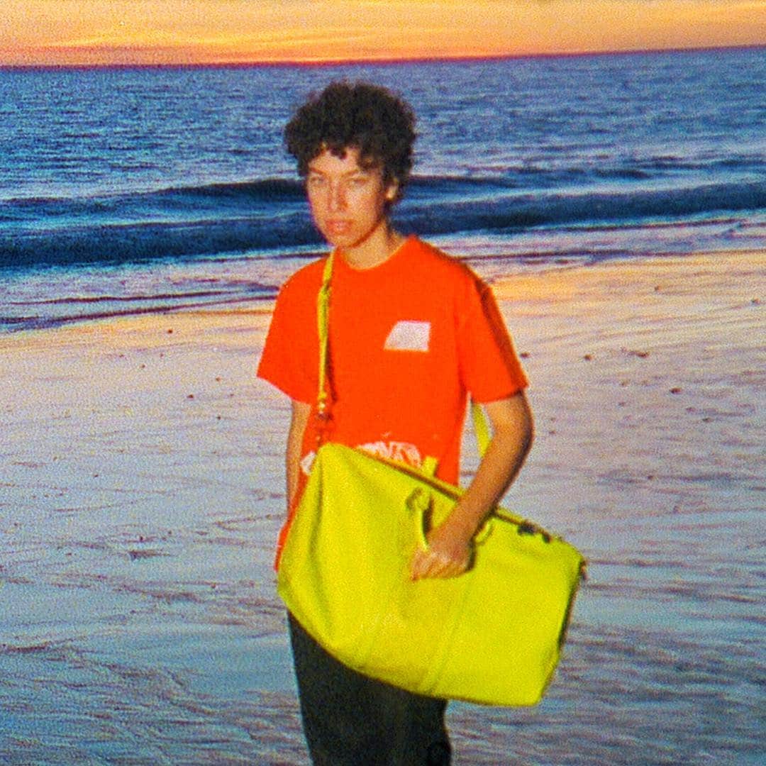 ルイ・ヴィトンさんのインスタグラム写真 - (ルイ・ヴィトンInstagram)「Hold the moment. A Keepall from the Taïgarama capsule in the latest #LouisVuitton Campaign “School Teens”, as captured by @JulianKlincewicz. See the rest of @VirgilAbloh’s #LVMenSS19 Campaign via link in bio.」4月7日 1時06分 - louisvuitton