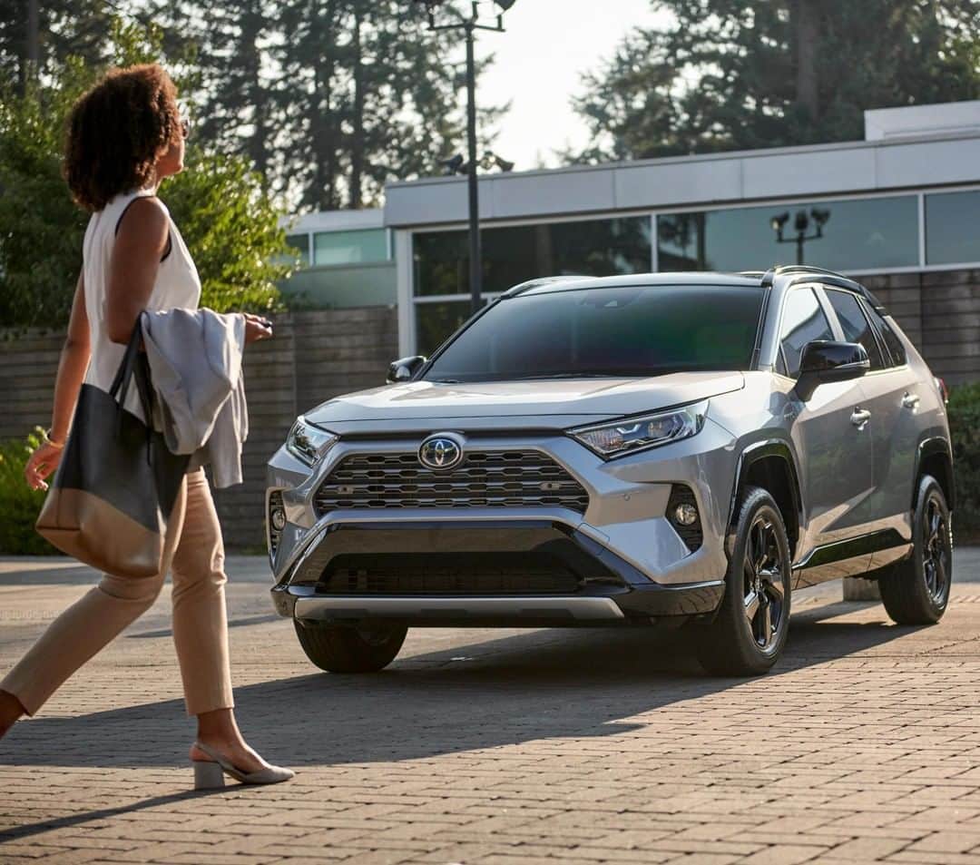 toyotausaさんのインスタグラム写真 - (toyotausaInstagram)「Challenge what you know about a hybrid SUV. #RAV4 #LetsGoPlaces」4月7日 1時17分 - toyotausa