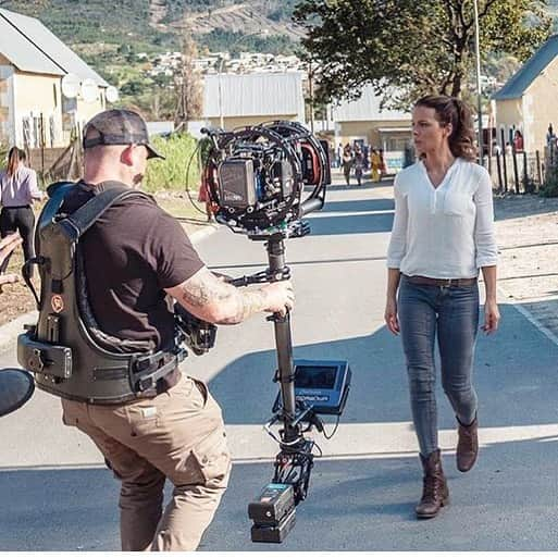 ケイト・ベッキンセイルさんのインスタグラム写真 - (ケイト・ベッキンセイルInstagram)「#Bts on #thewidow with the divine @steadicam_sa. Thank you for the most special experience, and for everything, most especially to @steadicam_sa, @jamesfocusblyth, @hazard_action, @brendongroenewaldmma , @chase_aston , @frannyvdfeyst, @warniermathilde, @mattlenevez and @chidiajufo. In my heart always 🇿🇦 🇬🇧 🇫🇷 🇦🇺 🇳🇬💙」4月7日 1時26分 - katebeckinsale