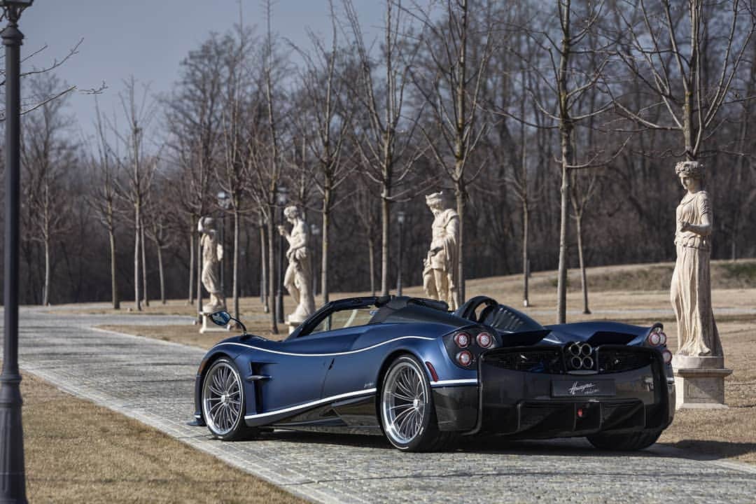 パガーニ・アウトモビリのインスタグラム：「From April the 9th to the 14th, on the occasion of the @isaloniofficial and the book launch of "Pagani Hypercars - More", the @horaciopaganimuseo and Pagani Automobili will inaugurate a temporary exhibition of two of the most exclusive Pagani examples at Gae Aulenti's square, Milan.  The Zonda C12 and the Huayra Roadster - the stars of the Geneva Motor Show 2019 - will be put on display in the heart of Milan.  Don't miss it! Join the event on our Facebook channel!  #pagani #zonda #huayra #huayraroadster #hypercars #paganihypercars #horaciopaganimuseo」