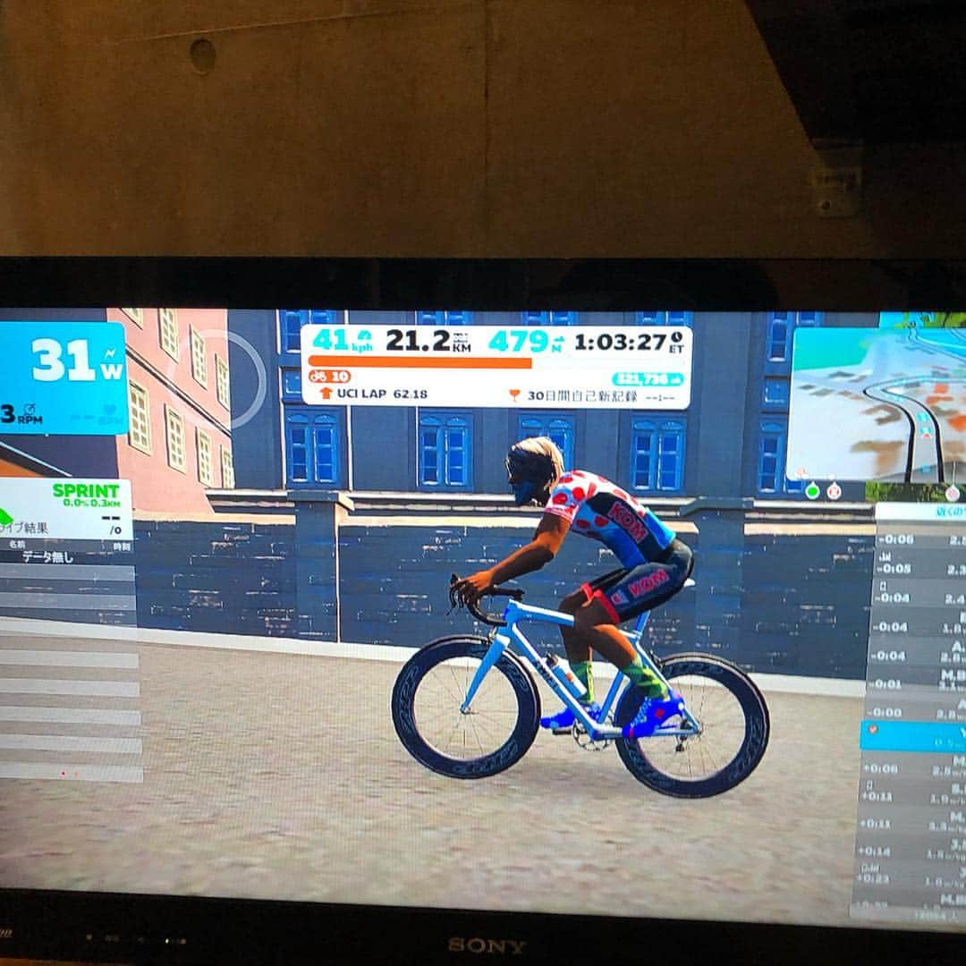 団長安田さんのインスタグラム写真 - (団長安田Instagram)「#zwift  #団長zwift #zwift夜中だったのでライバルが居なかった #zwift久しぶりの山岳ジャージ  #ダウンしてただけやのにスプリントジャージ #団長ラッキーでした #団長安田 #安田大サーカス団長 #nestobikes」4月7日 1時45分 - dancyoyasuda