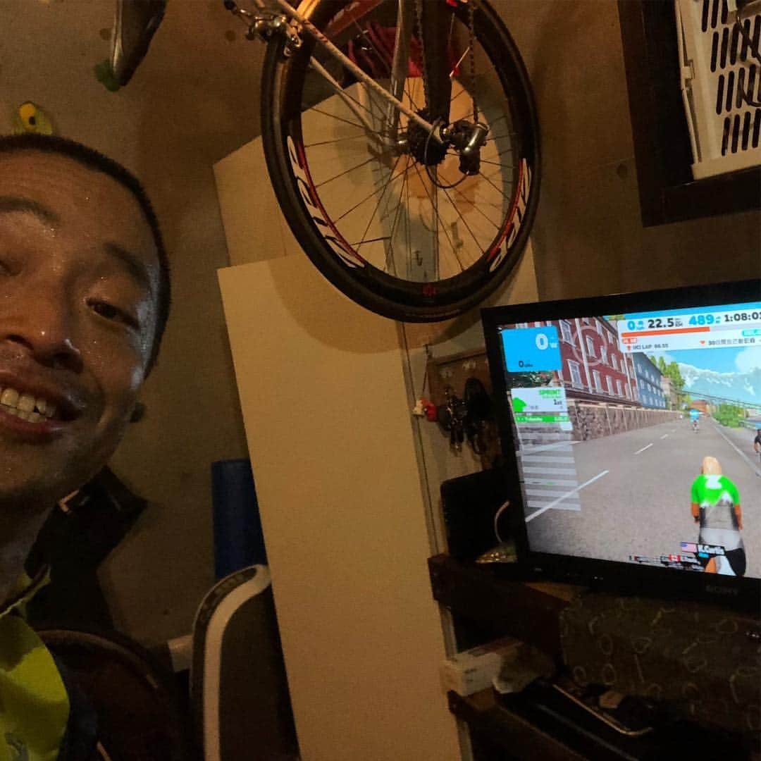 団長安田さんのインスタグラム写真 - (団長安田Instagram)「#zwift  #団長zwift #zwift夜中だったのでライバルが居なかった #zwift久しぶりの山岳ジャージ  #ダウンしてただけやのにスプリントジャージ #団長ラッキーでした #団長安田 #安田大サーカス団長 #nestobikes」4月7日 1時45分 - dancyoyasuda