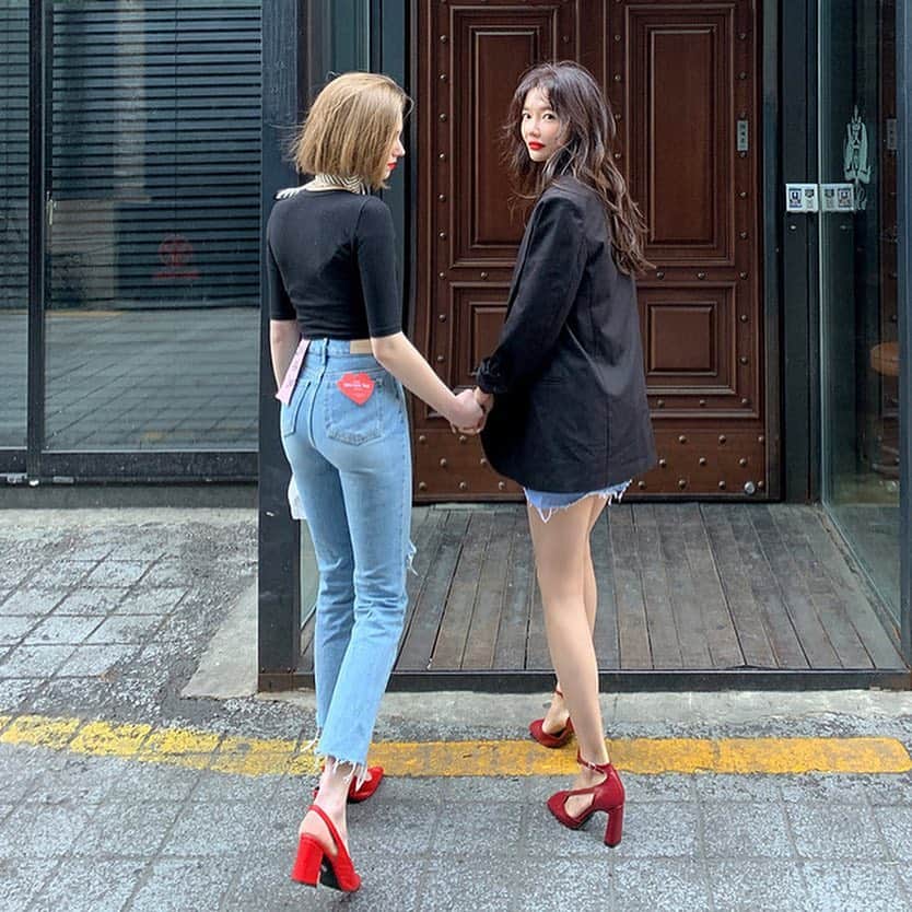 Chuuさんのインスタグラム写真 - (ChuuInstagram)「-5kg rose edition🌹#chuuseoul @chuu_5kgjean」4月6日 17時04分 - chuu_official