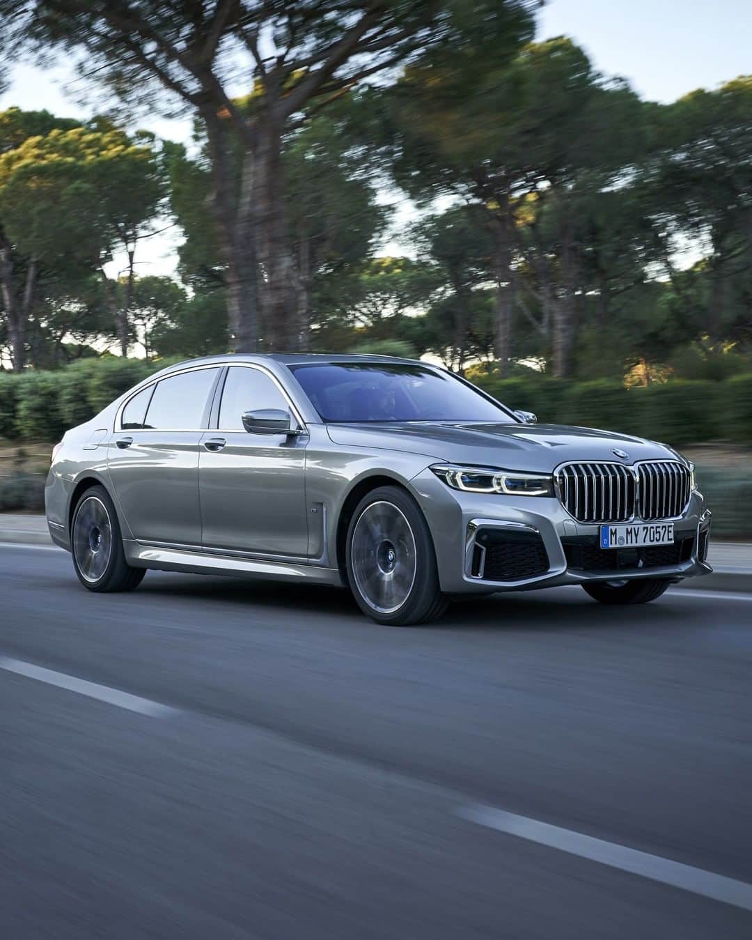 BMWさんのインスタグラム写真 - (BMWInstagram)「Never seen elegance go out of style. THE 7. #BMW #THE7 #7Series __ BMW 745e Sedan: Fuel consumption in l/100 km (combined): 2.3; CO2-emissions in g/km (combined): 52 – 48; Energy consumption in kWh/100km (combined): 15.6 – 15.1. The values of fuel consumptions, CO2 emissions and energy consumptions shown were determined according to the European Regulation (EC) 715/2007 in the version applicable at the time of type approval. The figures refer to a vehicle with basic configuration in Germany and the range shown considers optional equipment and the different size of wheels and tires available on the selected model. The values of the vehicles are already based on the new WLTP regulation and are translated back into NEDC-equivalent values in order to ensure the comparison between the vehicles. [With respect to these vehicles, for vehicle related taxes or other duties based (at least inter alia) on CO2-emissions the CO2 values may differ to the values stated here.] The CO2 efficiency specifications are determined according to Directive 1999/94/EC and the European Regulation in its current version applicable. The values shown are based on the fuel consumption, CO2 values and energy consumptions according to the NEDC cycle for the classification. For further information about the official fuel consumption and the specific CO2 emission of new passenger cars can be taken out of the „handbook of fuel consumption, the CO2 emission and power consumption of new passenger cars“, which is available at all selling points and at http://www.dat.de/angebote/verlagsprodukte/leitfaden-kraftstoffverbrauch.html.」4月6日 17時00分 - bmw