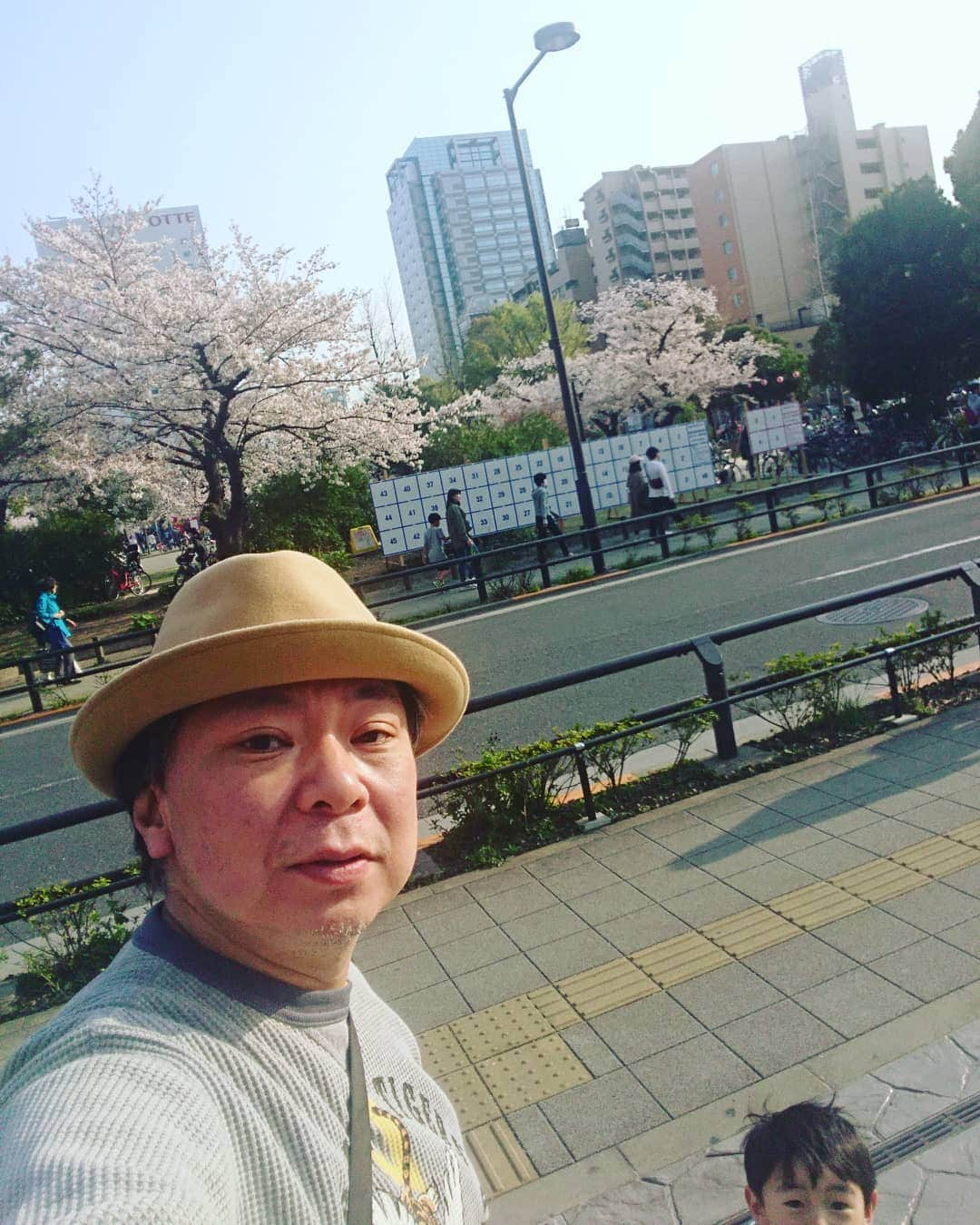 鈴木おさむさんのインスタグラム写真 - (鈴木おさむInstagram)「錦糸町、錦糸公園の桜、やばいっすね！」4月6日 17時05分 - osamuchan_suzuki