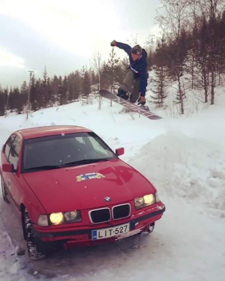 のインスタグラム：「Can you believe that @eeroettala has never broken a single bone before? 🎥: @peifb @redbullsnow #snow #winter #snowboard #car #finland #redbull」