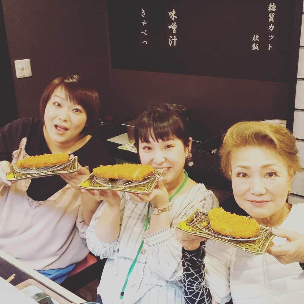 五十嵐サキさんのインスタグラム写真 - (五十嵐サキInstagram)「FMドラマ収録無事終了😃🌸 #NHK  #FMラジオドラマ  #本番収録  #無事終了 #トントン拍子 で #予定 より二時間半巻きで終わった 😃 #最強メンバー と #最強スタッフさん でした #終わり で #またまた #末成由美 姉さんに #誘って頂きました #敏腕マネージャー 平岡さんと #美味しい #豚カツ 頂きました #最高でした #吉本新喜劇 #よしもと新喜劇 #五十嵐サキ」4月6日 17時25分 - saki_igarashi