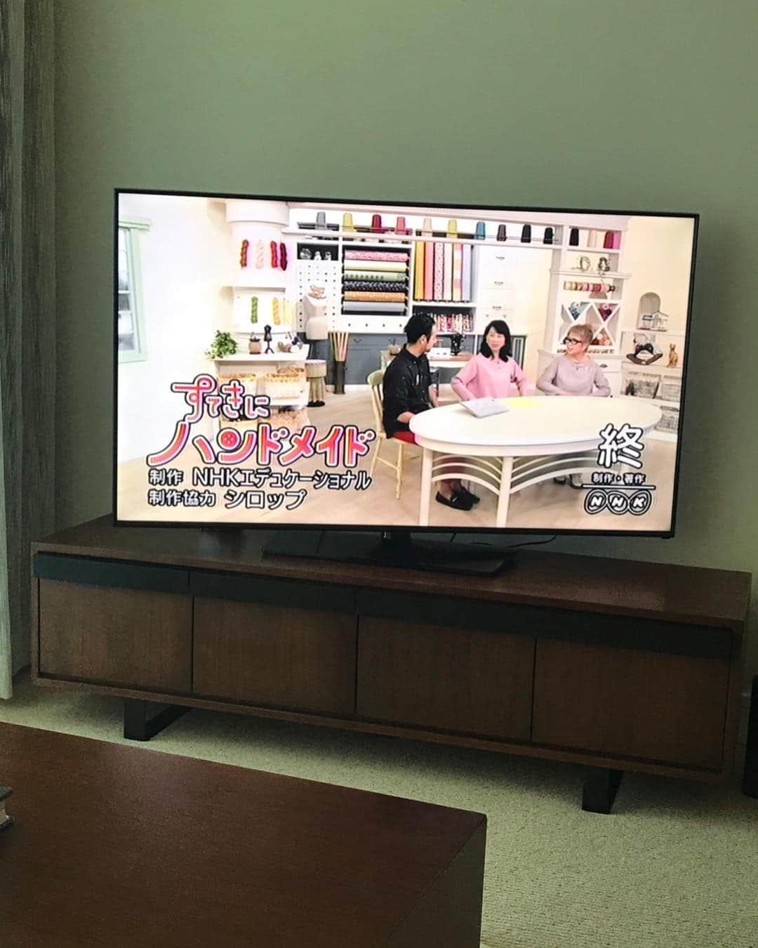 キャシー中島さんのインスタグラム写真 - (キャシー中島Instagram)「*﻿ 「太平洋にハルコ一人ぼっち」﻿ って感じでしょ！﻿ 見守ってるバァバは日焼け対策、大変です！﻿ ﻿ 朝、テレビをつけたら、﻿ 洋輔が出ていました。﻿ うーーーん😌﻿ しっかり仕事してるなぁ﻿」4月6日 17時29分 - official_kathynakajima