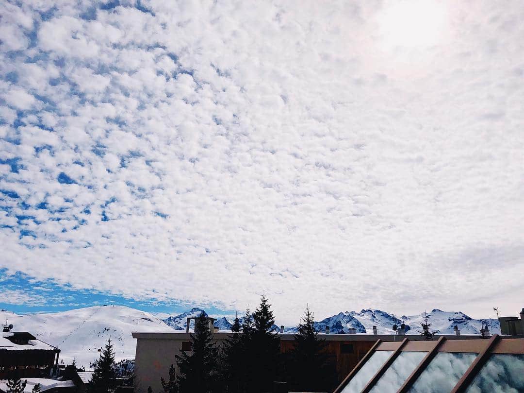 クリスティン・ウェイのインスタグラム：「Have a nice weekend #france #tb #alpesdhuez  #winterisend」