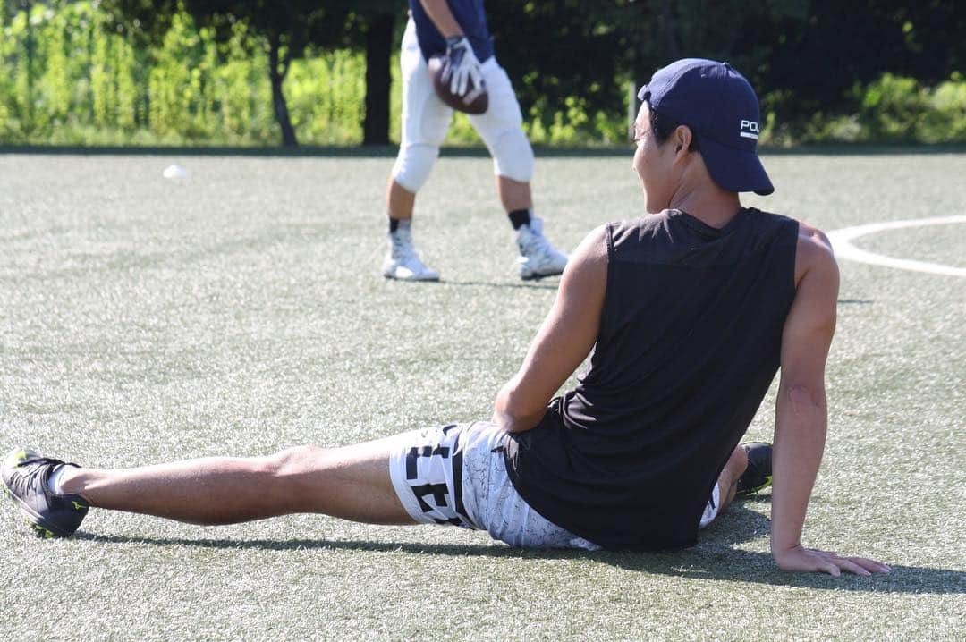 田谷野亮さんのインスタグラム写真 - (田谷野亮Instagram)「🏈春大会前の最後の調整でした。  明日はヘッドコーチになってから初めての公式戦。  鍛えた選手らがどこまで活躍するか楽しみ。 笑顔の多いチームになりました。  地味な練習ばかりやってきたけど 最後に助けてくれるのは基礎だ と信じて、足がつるまで走って走りまくるんだ、高校生たち。 #アメフト」4月6日 17時46分 - ryo_tayano