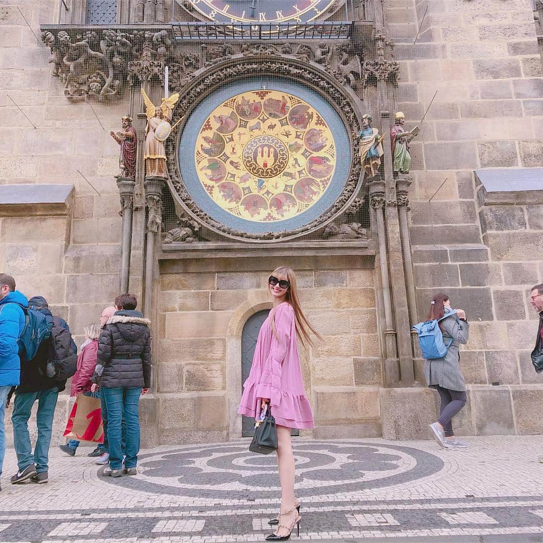 紗蘭さんのインスタグラム写真 - (紗蘭Instagram)「プラハ🇨🇿️💕️💕️💕 今年は大好きな友達や家族とたくさん旅行行きたい✈️️💕 #me #チェコ #Czech #Praha #pragueorloj #rosarymoon #valentino #さらファッション」4月6日 17時52分 - saracchidayo