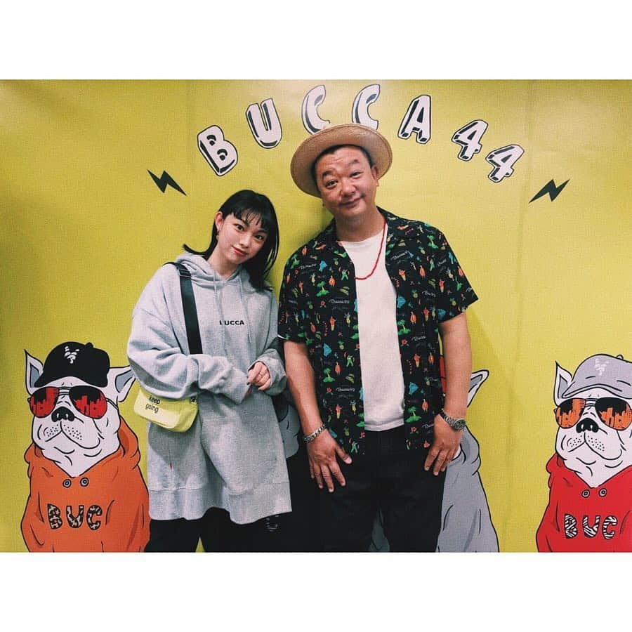 松井貴香さんのインスタグラム写真 - (松井貴香Instagram)「- - 木下さんのブランド 『BUCCA44』のs/sの展示会にお招きいただいて 行ってきました〜🐻❤️❤️❤️ - 新作可愛いかった〜！！ 私は写真のグレーのパーカーをゲット♪ ワンピで着たいからサイズはXXXLにしました！ - BUCCAはユニセックスで着れるから良い◎ - 展示会ではまたまたばったりの じゅんちゃん😂❤️嬉 本当怖いくらいに引き寄せられて会うのです。笑 - #0405 #ブッカ44  #ユニセックス #ブランド #展示会 #春夏 #パーカー #TKO木下 さん #尊敬する人  #天木じゅん ちゃん #松井貴香 #bucca44 #spring #summer #exhibition  #cute #fashion  #me #followme  #like4likes  #instagood」4月6日 18時00分 - kiko414_m