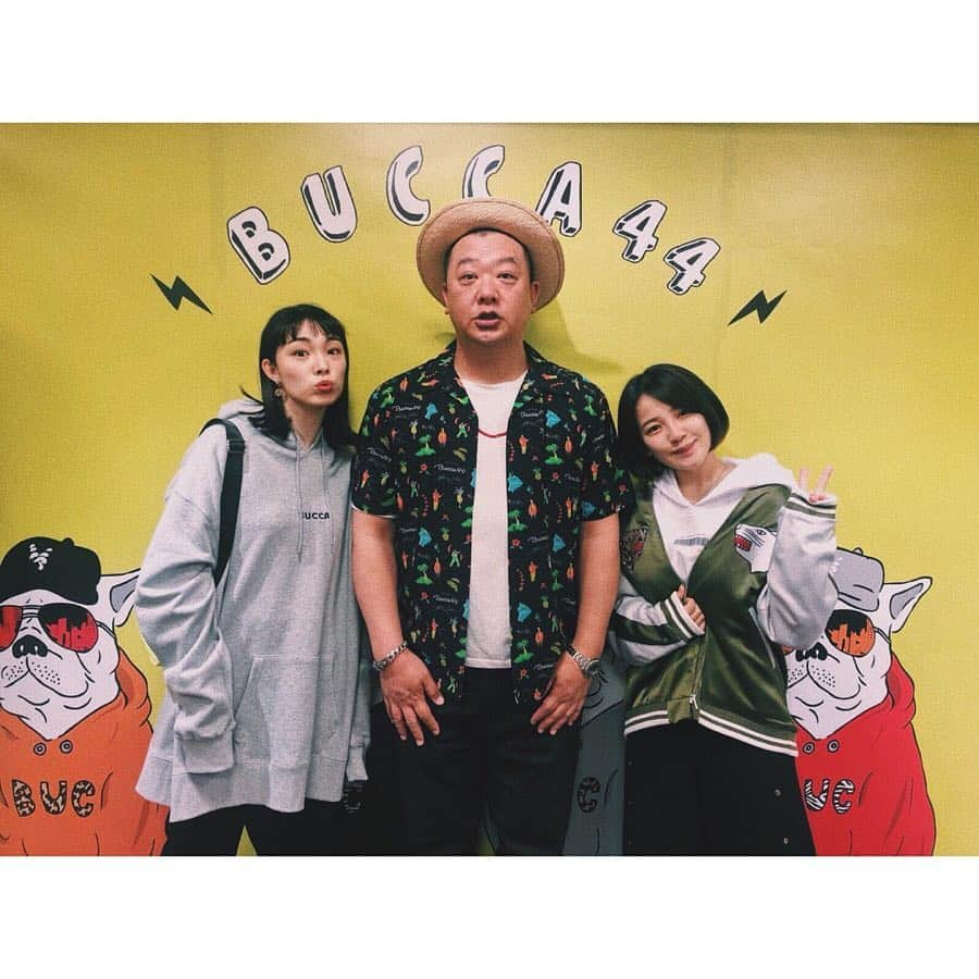 松井貴香さんのインスタグラム写真 - (松井貴香Instagram)「- - 木下さんのブランド 『BUCCA44』のs/sの展示会にお招きいただいて 行ってきました〜🐻❤️❤️❤️ - 新作可愛いかった〜！！ 私は写真のグレーのパーカーをゲット♪ ワンピで着たいからサイズはXXXLにしました！ - BUCCAはユニセックスで着れるから良い◎ - 展示会ではまたまたばったりの じゅんちゃん😂❤️嬉 本当怖いくらいに引き寄せられて会うのです。笑 - #0405 #ブッカ44  #ユニセックス #ブランド #展示会 #春夏 #パーカー #TKO木下 さん #尊敬する人  #天木じゅん ちゃん #松井貴香 #bucca44 #spring #summer #exhibition  #cute #fashion  #me #followme  #like4likes  #instagood」4月6日 18時00分 - kiko414_m