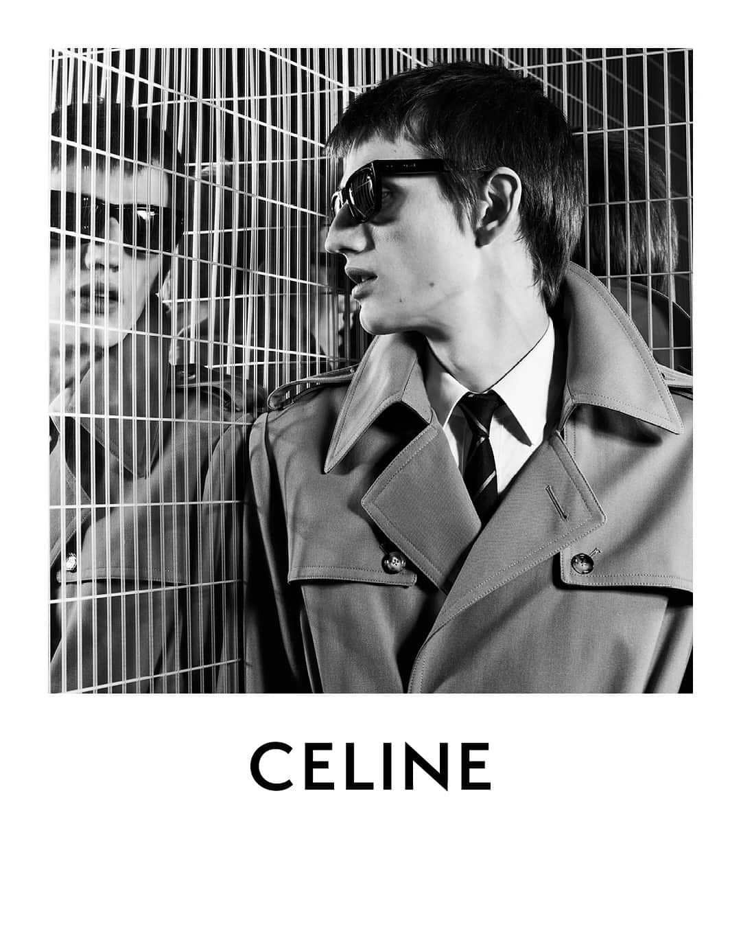 Celineさんのインスタグラム写真 - (CelineInstagram)「CELINE CLASSIC TRENCH COAT ⠀⠀⠀⠀⠀⠀⠀ SUMMER 19 COLLECTION AVAILABLE NOW IN STORE AND CELINE.COM ⠀⠀⠀⠀⠀⠀⠀ #CELINEBYHEDISLIMANE」4月6日 18時02分 - celine