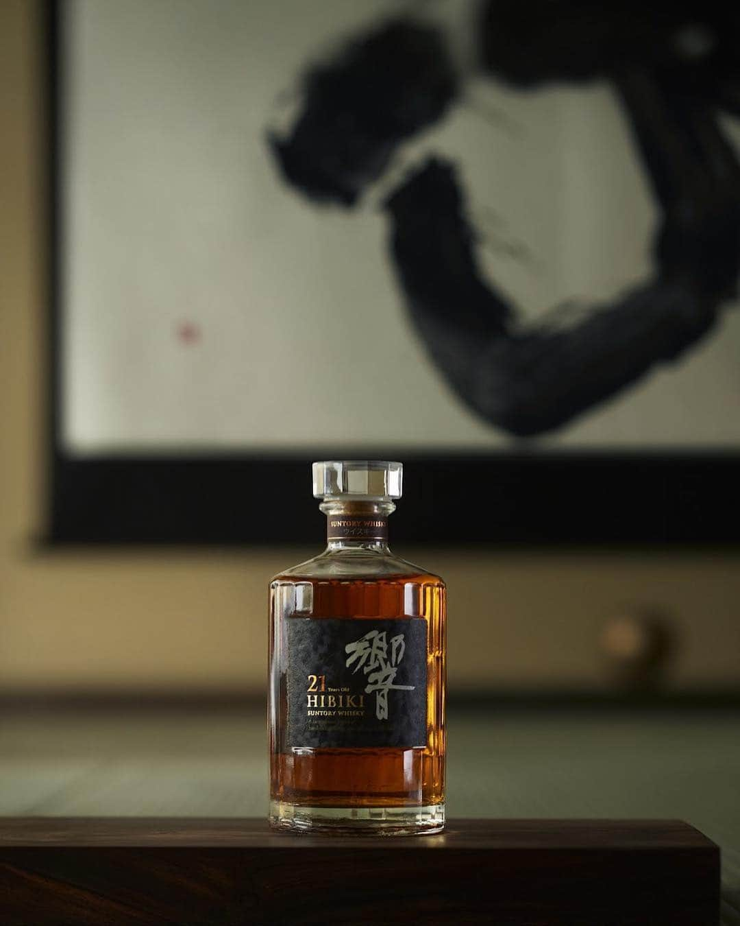 響 | SUNTORY WHISKY HIBIKIさんのインスタグラム写真 - (響 | SUNTORY WHISKY HIBIKIInstagram)「. HIBIKI TIME 「響21年」（1994年発売） HIBIKI 21 Years Old (Launched in 1994)  #響 #hibiki #響時間 #二十四節気 #清明 #春 #30周年 #30years #anniversary #suntorytime」4月6日 18時03分 - suntorywhisky_hibiki