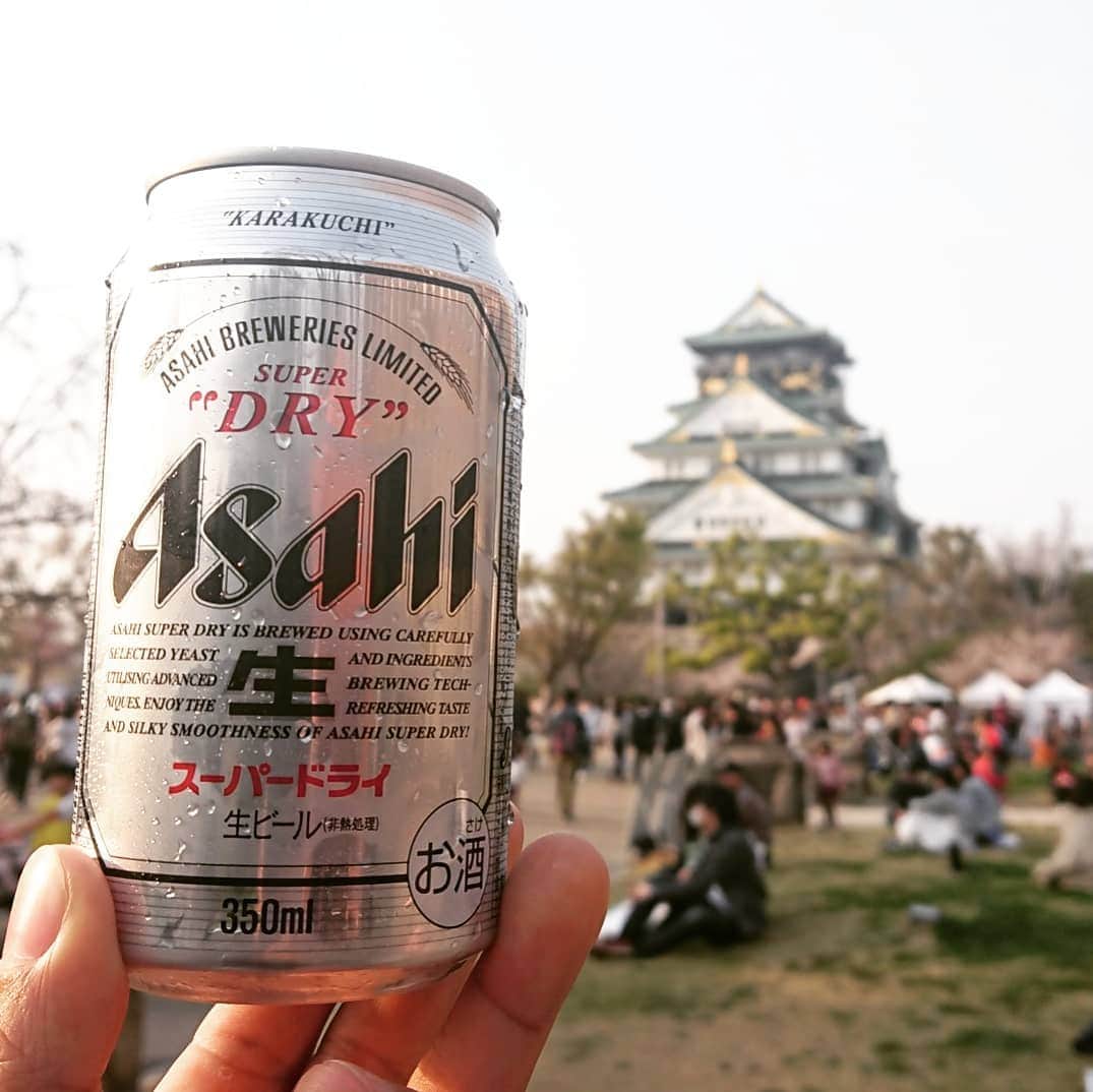 Dsukeさんのインスタグラム写真 - (DsukeInstagram)「おつかれさまでした。 城と桜とビールで乾杯！！」4月6日 18時03分 - dsuke_atp