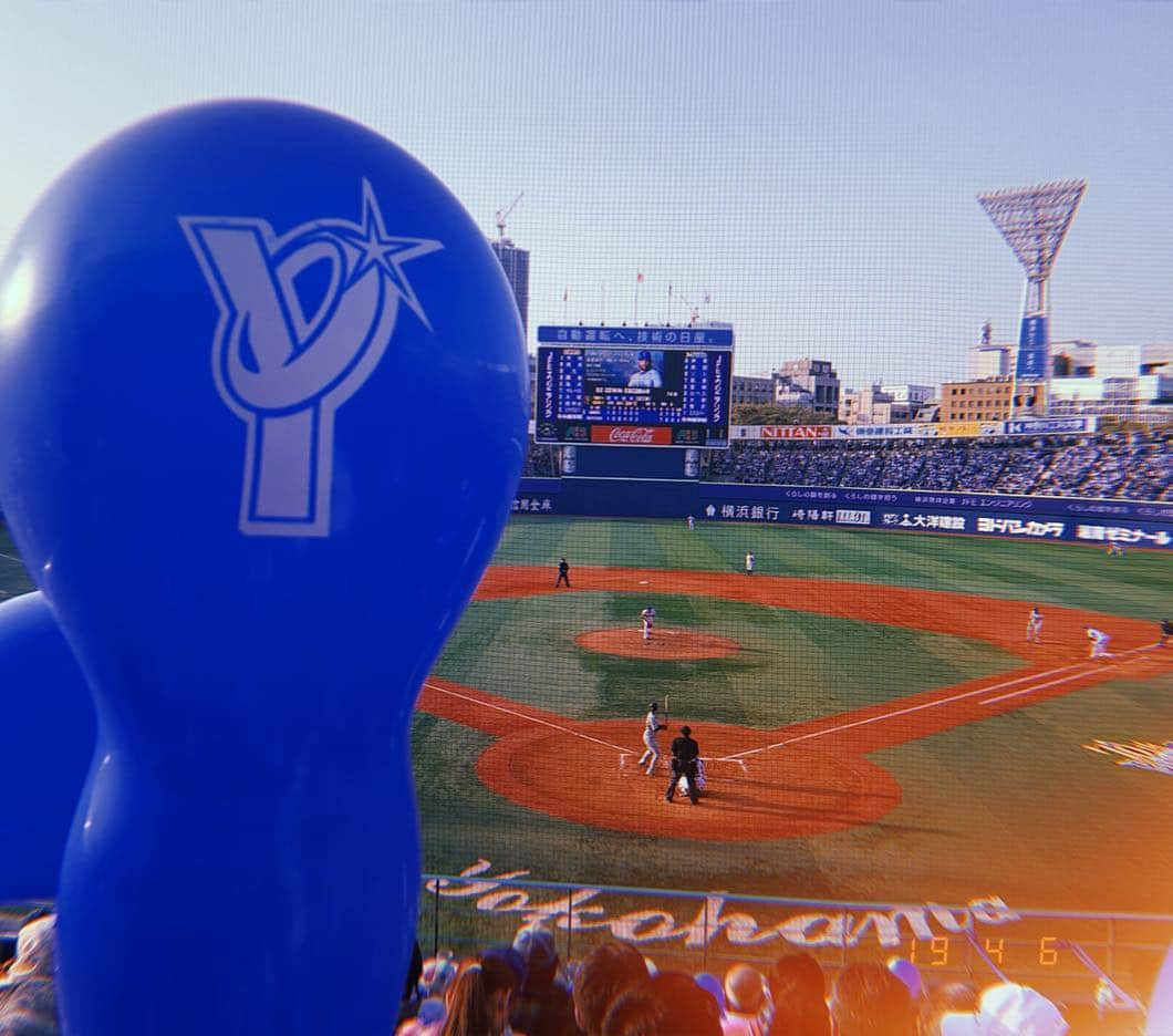 小澤陽子さんのインスタグラム写真 - (小澤陽子Instagram)「in private❁  DeNAの本拠地。本腰を入れて応援⚾️💙💙 勝ってくれたーーー！！！！！😭✨ . . いい試合すぎた。 天気良すぎた。 はぁーーもう最高すぎました❤︎ ARIGATO☻. . .  #今週はmyスポーツ観戦week  #横浜DeNAベイスターズ #横浜出身 #ハマっ子です #みかん氷🍊初めて食べた #これからお台場戻って #馬好王国 #桜花賞 #予想大討論会 #夜深いですがぜひ見て #明日に備えて盛り上がりましょう #実はプライベートで桜花賞行きます #そして明日から新番組。💪🏻 #日曜朝起きたらフジテレビつけてください✨  #おざよーの野球観戦⚾︎」4月6日 18時14分 - yoko.ozawa729