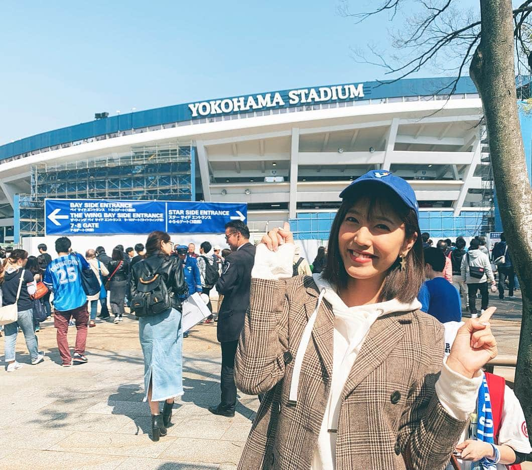 小澤陽子さんのインスタグラム写真 - (小澤陽子Instagram)「in private❁  DeNAの本拠地。本腰を入れて応援⚾️💙💙 勝ってくれたーーー！！！！！😭✨ . . いい試合すぎた。 天気良すぎた。 はぁーーもう最高すぎました❤︎ ARIGATO☻. . .  #今週はmyスポーツ観戦week  #横浜DeNAベイスターズ #横浜出身 #ハマっ子です #みかん氷🍊初めて食べた #これからお台場戻って #馬好王国 #桜花賞 #予想大討論会 #夜深いですがぜひ見て #明日に備えて盛り上がりましょう #実はプライベートで桜花賞行きます #そして明日から新番組。💪🏻 #日曜朝起きたらフジテレビつけてください✨  #おざよーの野球観戦⚾︎」4月6日 18時14分 - yoko.ozawa729