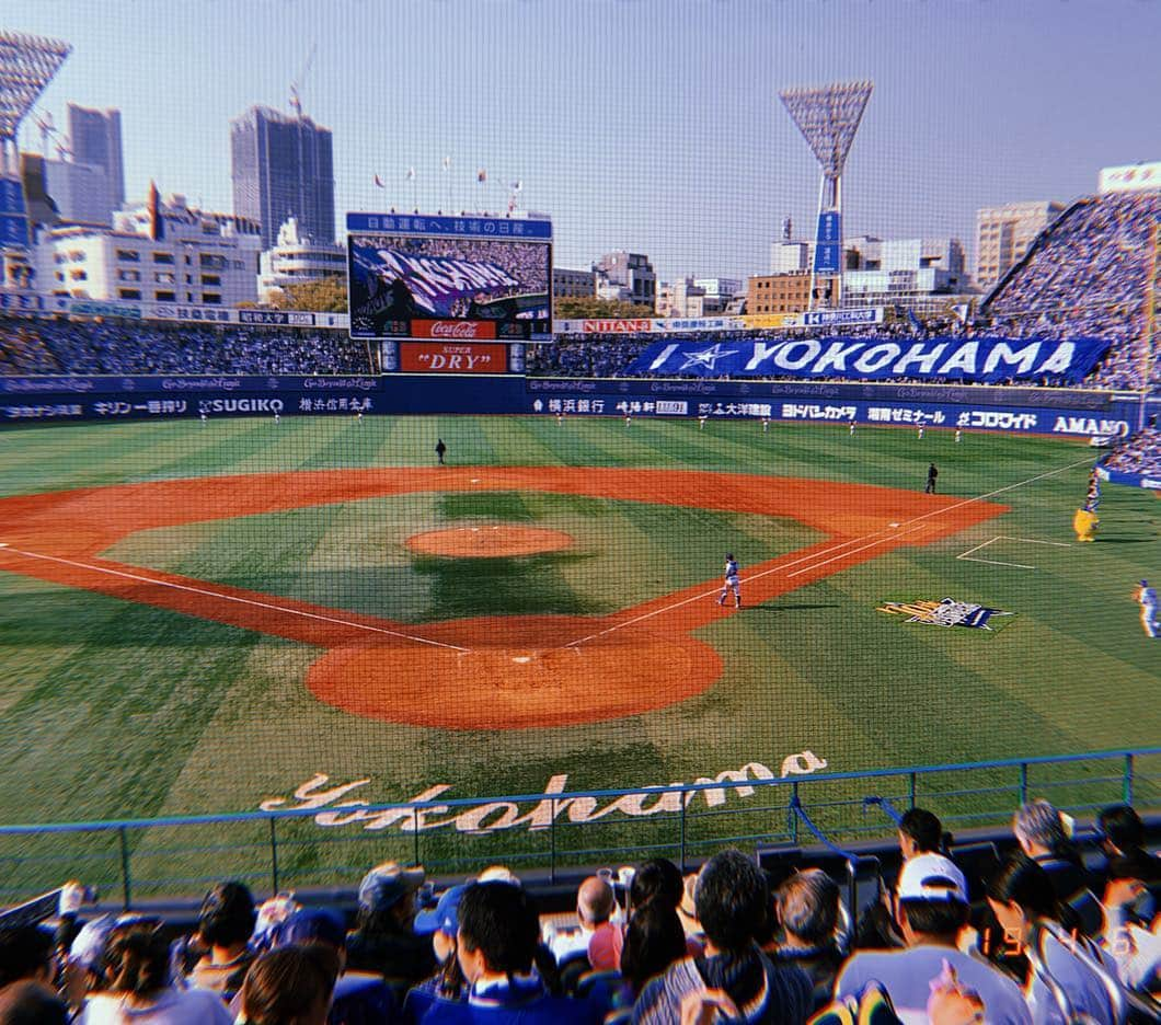 小澤陽子さんのインスタグラム写真 - (小澤陽子Instagram)「in private❁  DeNAの本拠地。本腰を入れて応援⚾️💙💙 勝ってくれたーーー！！！！！😭✨ . . いい試合すぎた。 天気良すぎた。 はぁーーもう最高すぎました❤︎ ARIGATO☻. . .  #今週はmyスポーツ観戦week  #横浜DeNAベイスターズ #横浜出身 #ハマっ子です #みかん氷🍊初めて食べた #これからお台場戻って #馬好王国 #桜花賞 #予想大討論会 #夜深いですがぜひ見て #明日に備えて盛り上がりましょう #実はプライベートで桜花賞行きます #そして明日から新番組。💪🏻 #日曜朝起きたらフジテレビつけてください✨  #おざよーの野球観戦⚾︎」4月6日 18時14分 - yoko.ozawa729