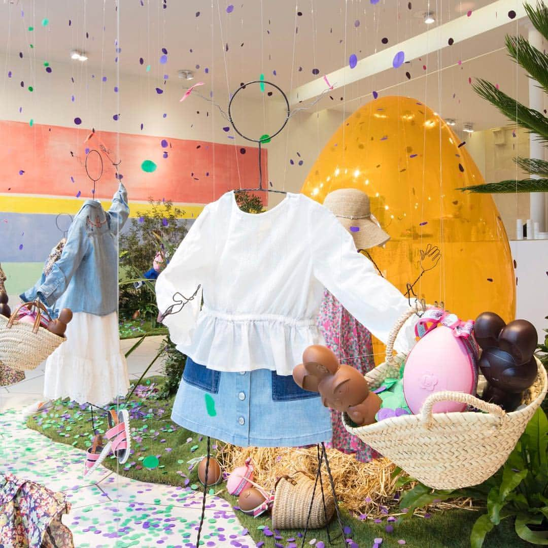 bonpointさんのインスタグラム写真 - (bonpointInstagram)「Come by and enjoy the festive Easter displays in collaboration with @maisonladuree at our flagship store, rue de Tournon in Paris and get a look at the Holi India Collection. Stay tuned… tomorrow we will take you on a new adventure in another part of the world! . . . #BonpointxLaduree #Easter #Easterseason」4月6日 18時14分 - bonpoint