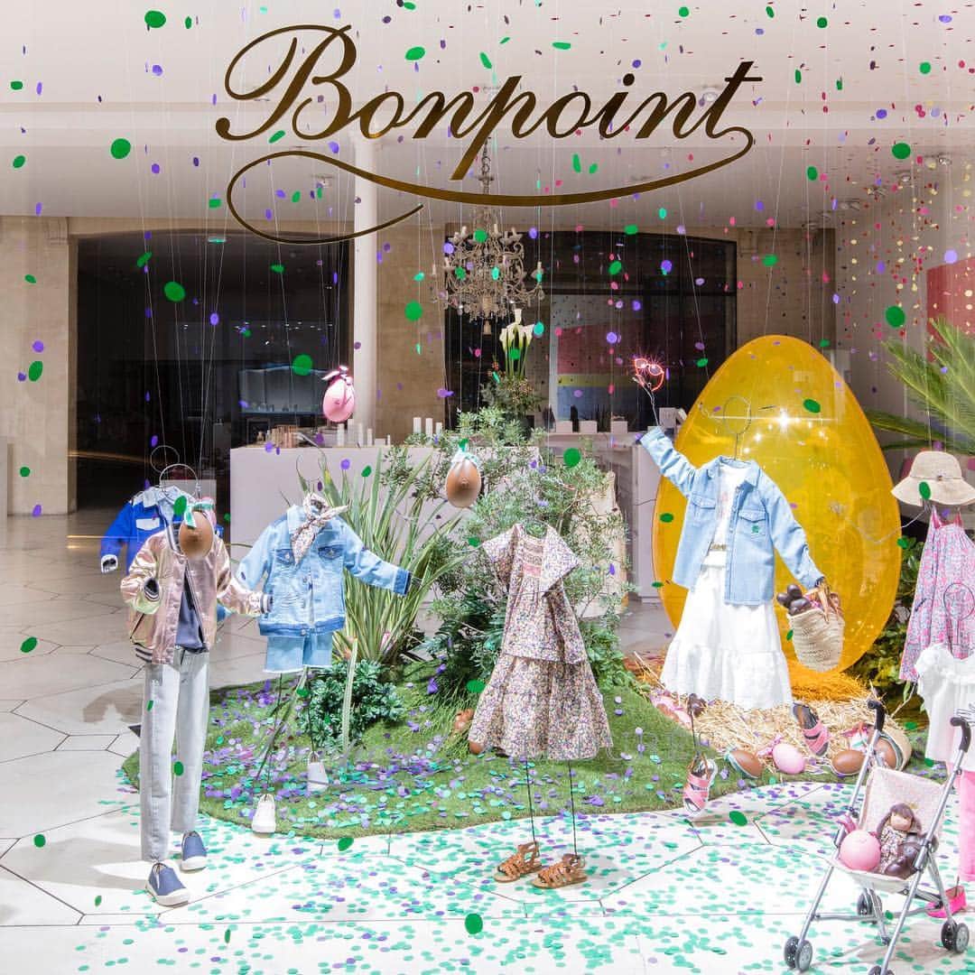 bonpointさんのインスタグラム写真 - (bonpointInstagram)「Come by and enjoy the festive Easter displays in collaboration with @maisonladuree at our flagship store, rue de Tournon in Paris and get a look at the Holi India Collection. Stay tuned… tomorrow we will take you on a new adventure in another part of the world! . . . #BonpointxLaduree #Easter #Easterseason」4月6日 18時14分 - bonpoint