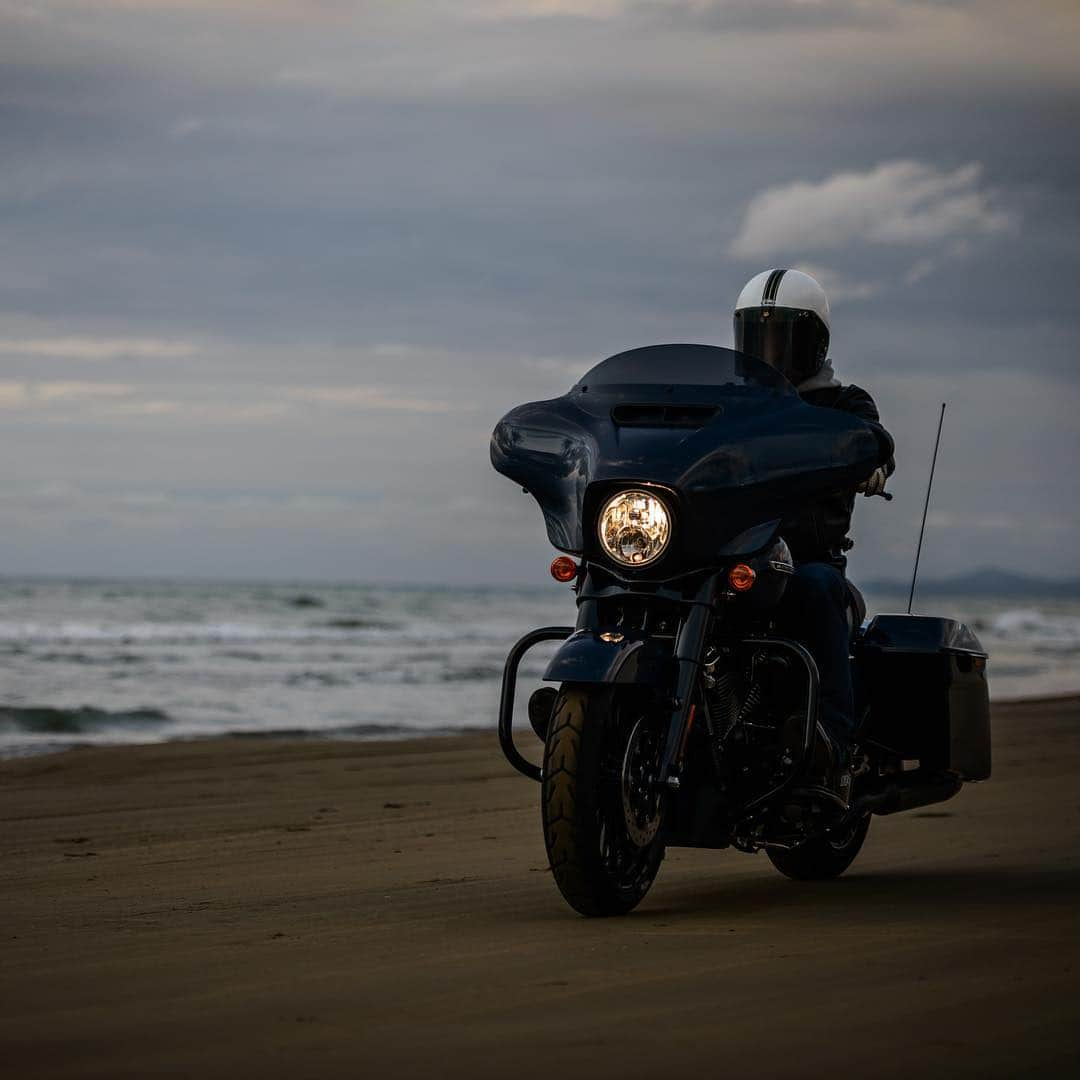 Harley-Davidson Japanさんのインスタグラム写真 - (Harley-Davidson JapanInstagram)「ちっぽけな自分を知るのも悪くない。#ハーレー #harley #ハーレーダビッドソン #harleydavidson #バイク #bike #オートバイ #motorcycle #ストリートグライドスペシャル #streetglidespecial #flhxs #ツーリング #touring #ミルウォーキーエイト #milwaukeeeight #浜辺 #海辺 #seashore #beach #千里浜なぎさドライブウェイ#石川 #ishikawa #2019 #自由 #freedom」4月6日 18時09分 - harleydavidsonjapan