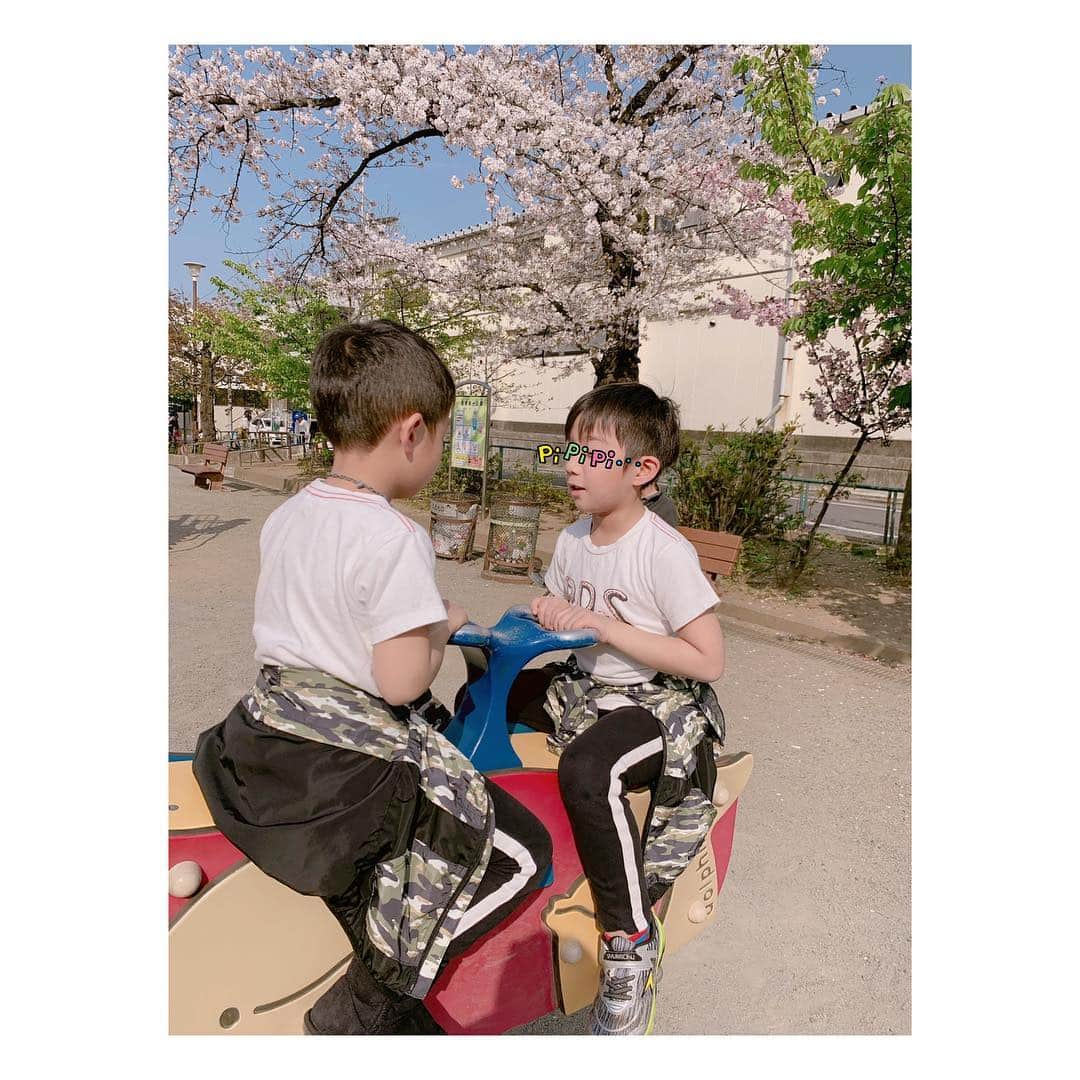 辻希美さんのインスタグラム写真 - (辻希美Instagram)「今日からソラセイのスイミングスクールがスタート👶💕 の前に…１時間だけ公園で遊んだよ🌸💕✨✨ #スイミングスクール #公園 #桜が綺麗だった #🌸 #今日は公園日和だったね #ポカポカ #気持ちよかった #コアしゃん初桜 #でも #爆睡 でした #👶💤 #明日またリベンジだ」4月6日 18時11分 - tsujinozomi_official