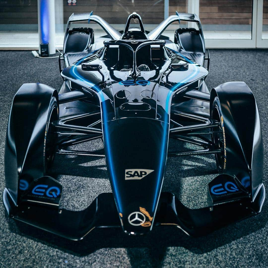 MERCEDES AMG PETRONASさんのインスタグラム写真 - (MERCEDES AMG PETRONASInstagram)「The newest member of the @mercedesbenz racing family ⚡️⚡️⚡️Hi @mercedesbenzeqfe 👋👋👋 • • • #Mercedes #MercedesBenz #MercedesEQFE #FormulaE #MBClassic」4月6日 18時32分 - mercedesamgf1