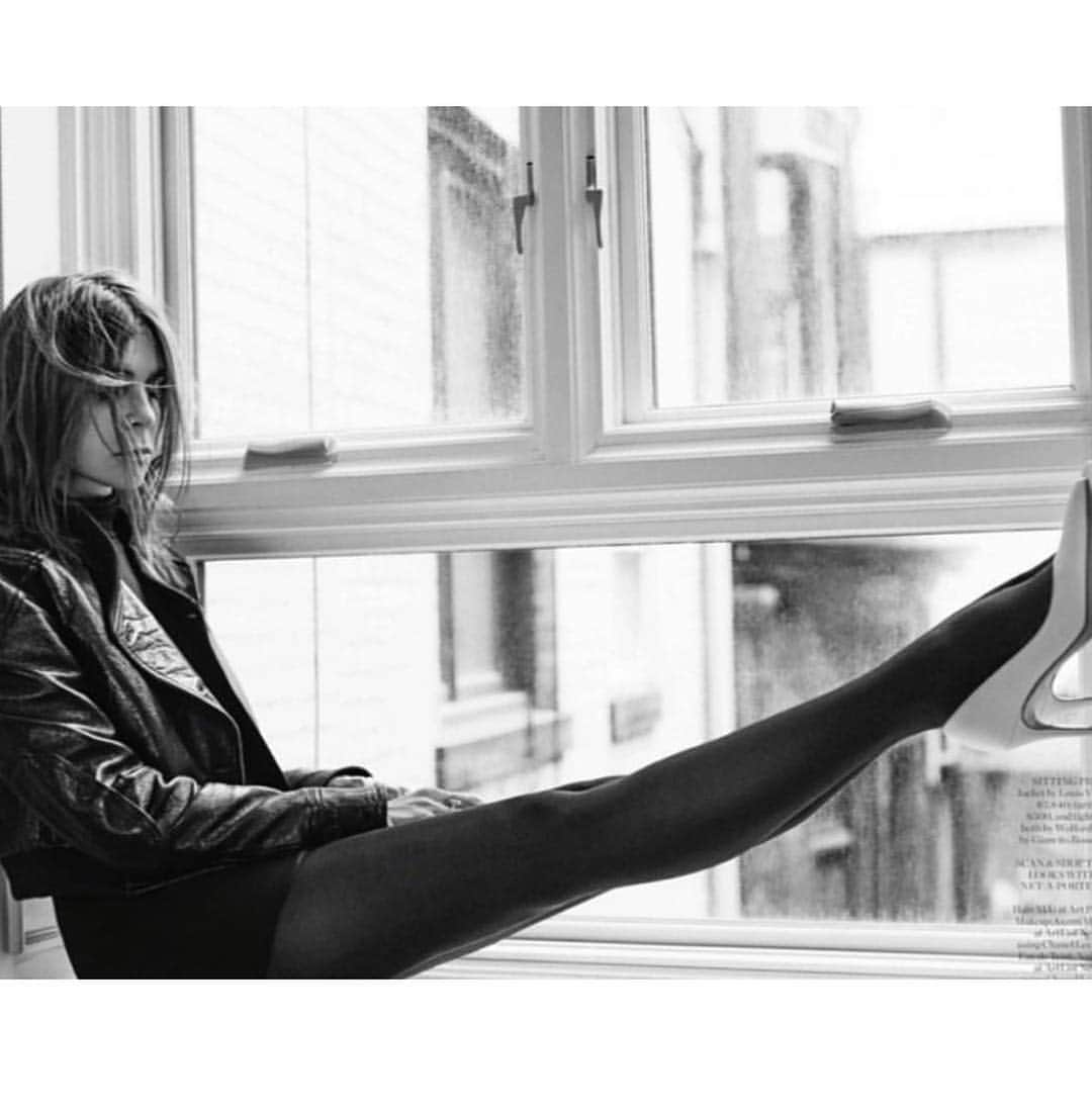 カリーヌ・ロワトフェルドのインスタグラム：「Mood of the day. @sebastianfaena @portermagazine @ronnie_hart @gianvitorossi」