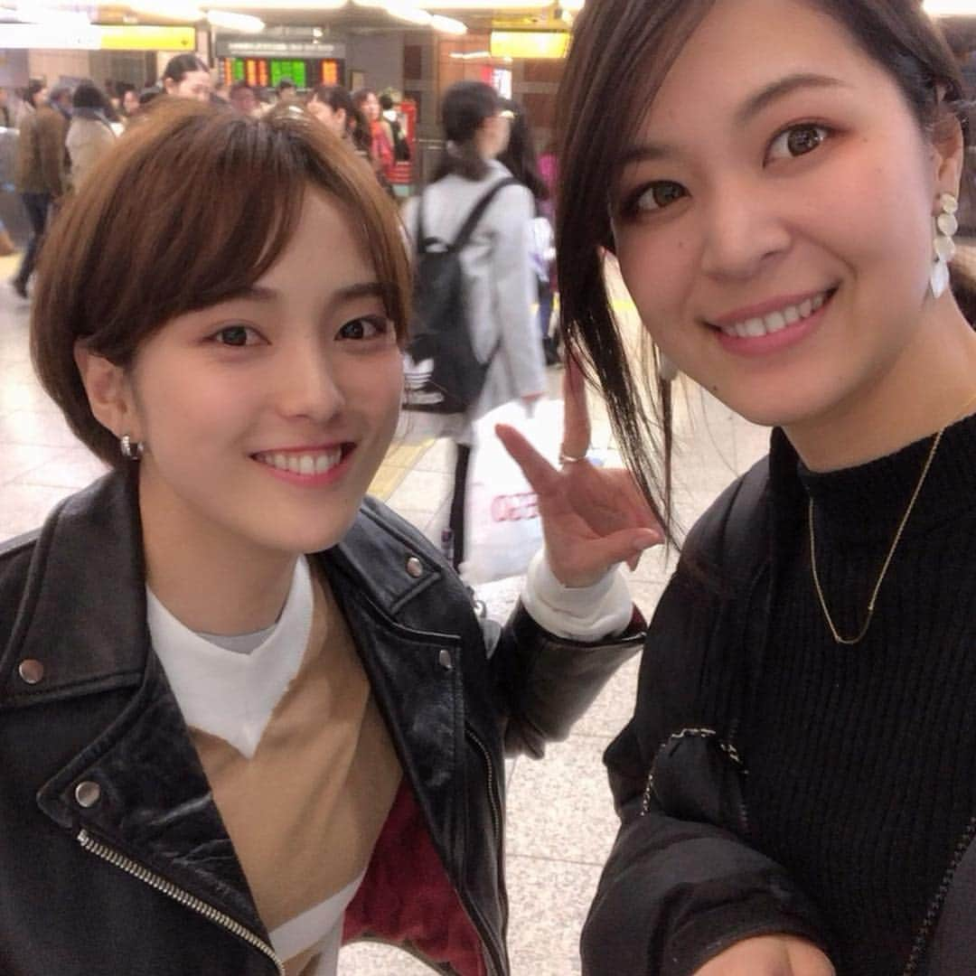 小貫智恵さんのインスタグラム写真 - (小貫智恵Instagram)「. すこし前の出来事なのですが、、、ついに。 コスメコンシェルジュとりました…😭👏 いぇいっ！ . . …そして同じ時期に大学の友達もコスメコンシェルジュになっていて笑 しかも化粧品プロデュースしてた！！すごすぎ！！ 全然崩れないから最近はこの下地を気分で使い分けております☺️ (…パウダーとかリップとかもだしてほしい🥺笑) . . 実はメイクとかスキンケアとか美容もすきなので、今年はそういうのもあげていきたいぃぃ！」4月6日 18時35分 - chie_0704