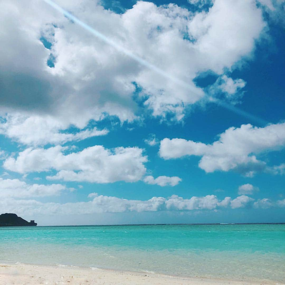 石川瑠利子さんのインスタグラム写真 - (石川瑠利子Instagram)「. . blue ocean😋💕 . . #blue #sea #sky #trip」4月6日 18時49分 - ruriko_ishikawa