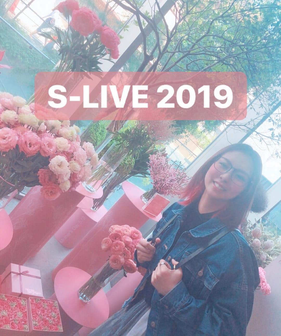 矢吹世奈のインスタグラム：「🌸：お知らせ📢 私からの告知が遅くなりましたが、 今年もLIVEをさせていただくことになりました👏🏼 開催場所はなんと、OSAKA！🐙 そして、さらに！ 今回はゲストに先日、宝塚歌劇団を卒業したばかりの 同期のほっしーを迎えます🧡💙 『S - LIVE 2018』とは一味も二味もちがうLIVEに 仕上げるつもりです！🤭☆★ 打ち合わせも始まって やっぱりひとりよりもふたりのほうが アイデアが倍増して 今からわくわくしています🌈🌈🌈 ・ 来ていただく皆様全員に たのしんでいただけるLIVEにしたいと思います❤️ ほっしーも素晴らしい歌手で 独特のセンスを持っていて個性的で 同期で仲が良いというだけでなく 私にとってとても刺激的なひとです💥💥 ・ 一般チケット発売も後日行います🎫 みなさまのお越しを心より お待ちいたしております😊 #live#sing#song#dance#talk#osaka#umeda#bonilla#大阪#梅田#ボニーラ#華鳥礼良#宝塚歌劇団#宝塚OG#星組#花組#同期生#97期#矢吹世奈」