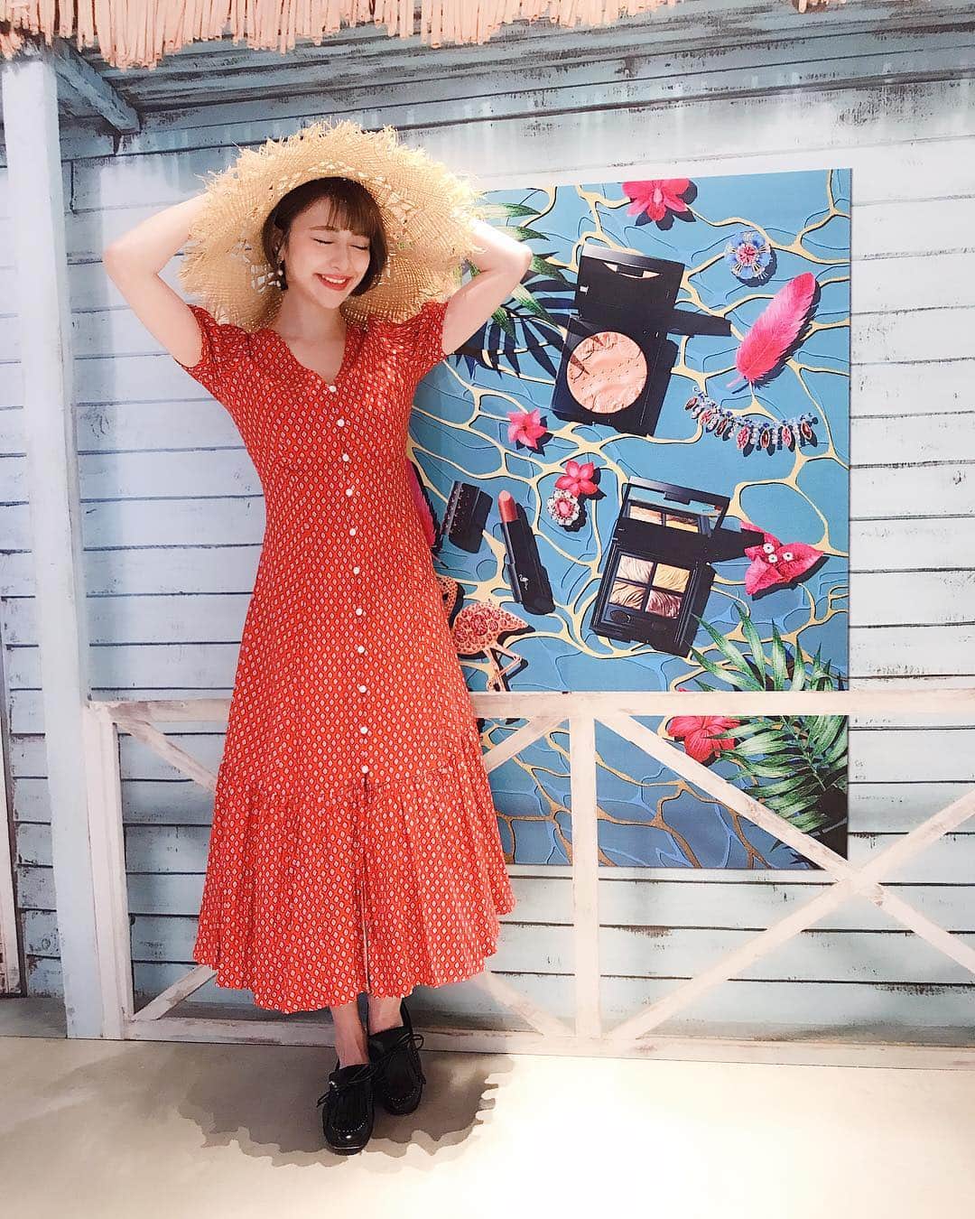 のインスタグラム：「#ootd ❤️❤️❤️❤️❤️❤️ * #onepiece …#SNIDEL #shoes …#ZARA * ボタンを全部開けてデニムパンツと合わせても可愛いかも😍❣️ * * #スナイデル#ワンピース#赤コーデ#スナイデルコーデ#ザラジョ#ザラ#プチプラ」