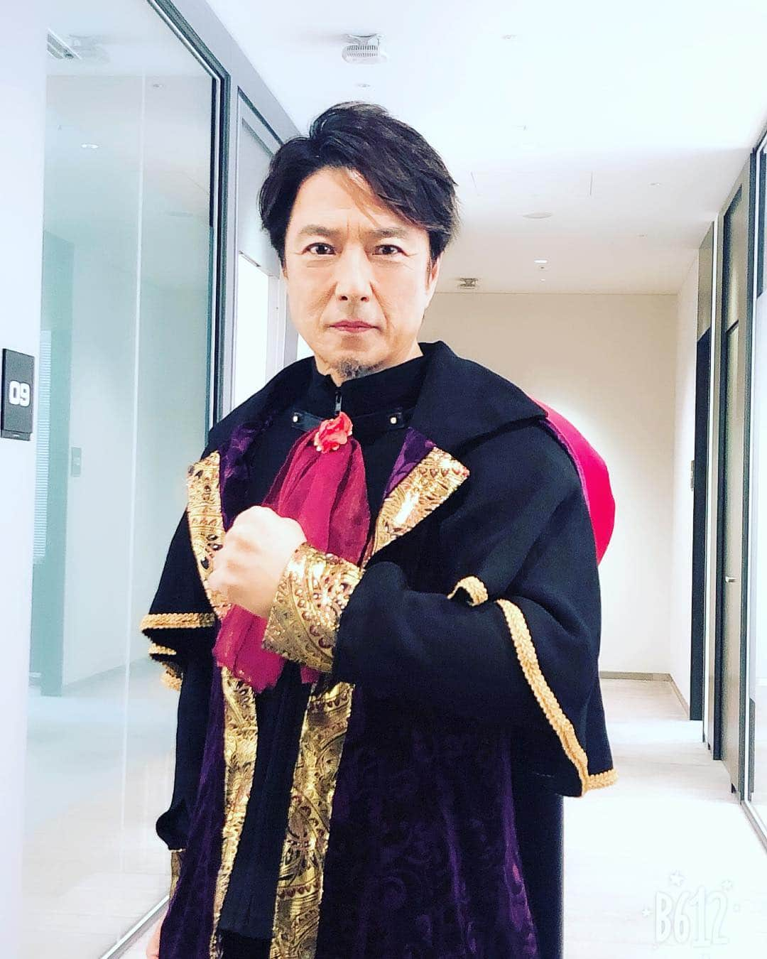 黒田アーサーさんのインスタグラム写真 - (黒田アーサーInstagram)「本日17時からニコニコ動画にて「ミリオンアーサー」7周年記念公開生放送にて、先輩アーサーとしてお祝いメッセージを贈りました！ミリオンアーサー7周年記念本当におめでとうございます㊗️🎉そして関係者の皆様！！黒田アーサーのキャラクターが登場するのを待ち侘びております‼️ #ミリオンアーサー #7周年記念 #公開生放送#黒田アーサー#エクセリング #木谷真規#メーク深山健太郎#millionarthur」4月6日 18時45分 - kuroda_arthur