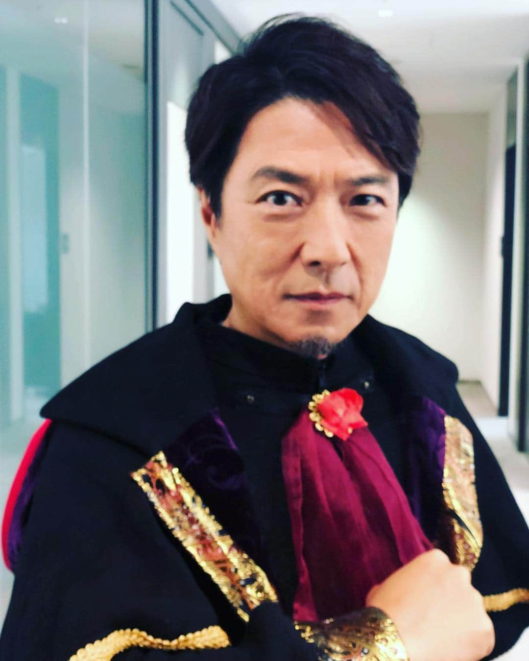 黒田アーサーさんのインスタグラム写真 - (黒田アーサーInstagram)「本日17時からニコニコ動画にて「ミリオンアーサー」7周年記念公開生放送にて、先輩アーサーとしてお祝いメッセージを贈りました！ミリオンアーサー7周年記念本当におめでとうございます㊗️🎉そして関係者の皆様！！黒田アーサーのキャラクターが登場するのを待ち侘びております‼️ #ミリオンアーサー #7周年記念 #公開生放送#黒田アーサー#エクセリング #木谷真規#メーク深山健太郎#millionarthur」4月6日 18時45分 - kuroda_arthur