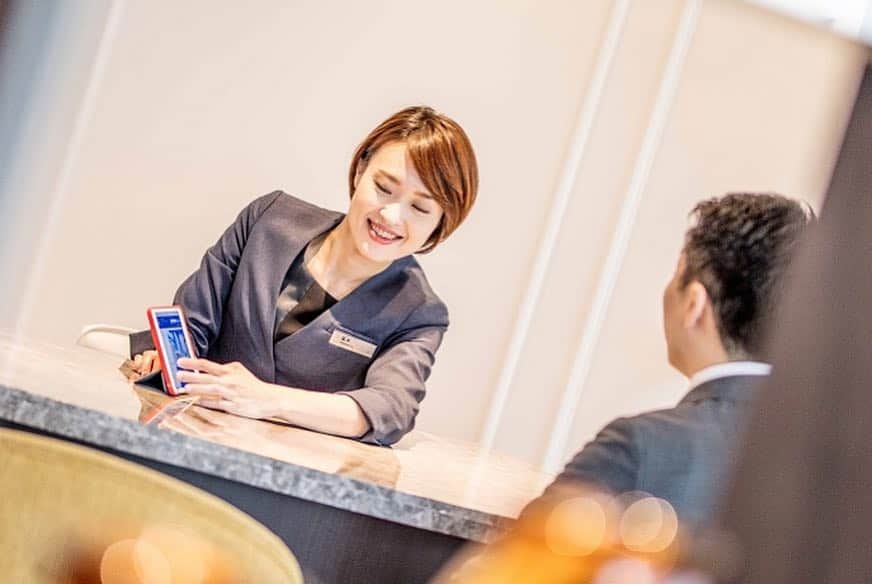 ヒルトン大阪 Hilton Osakaさんのインスタグラム写真 - (ヒルトン大阪 Hilton OsakaInstagram)「ヒルトン100周年まであと55日！ ヒルトンは1919に開業してから、なんと30億人のお客様を迎えました。そして、1兆ドルもの経済効果を生み出しました。 その他にヒルトンがどんな影響を世界に与えたのかベストセラー作家とビジネス書作家が徹底的な調査とインタビューを行いました。お客様、チームメンバー（従業員）、コミュニティーの大きく3つに分けてヒルトンが影響を与えてきたことが分かり、詳細をまとめた書籍「The Hilton Effect（ヒルトン効果）」を発表しました。 . . 「The Hilton Effect（ヒルトン効果）」はこちらからご覧ください。 ▶️ https://hiltonhotels.jp/100/hilton_effect/ . . . #hilton100 #hilton #ヒルトン　#100周年 #ヒルトン大阪#Hilton #HiltonOsaka #Hotel」4月6日 18時46分 - hiltonosaka