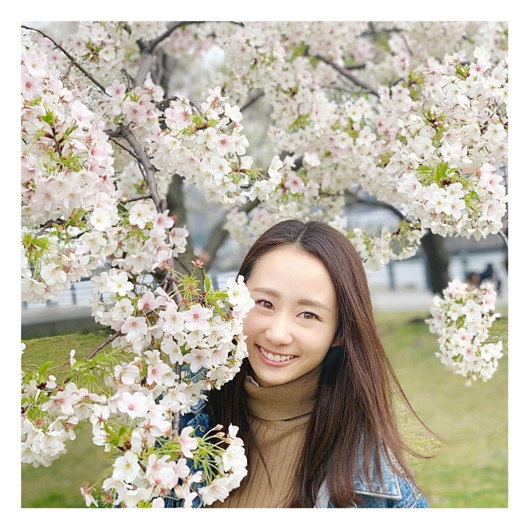 筒井萌子のインスタグラム：「❀ 桜が散る前に桜の写真を◡̈⃝🌸 春も終わっちゃうよ〜（ ; ; ） 今月24日で27歳迎えちゃうよ😮 #平成最後の誕生日 だよ🙀 ・ #筒井萌子 #女優 #actress #モデル #model  #shooting #instagood #instalike #撮影 #followme #ゴルフ #ゴルフ女子 #ゴルフコーデ #골프 #좋아요반사 #좋아요그램 #좋아요환영 #데일리그램 #패션 #오오티디 #카페 #카페 #桜 #花見 #お花見」