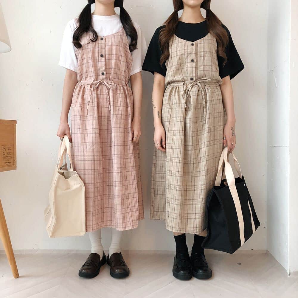 ガールズルールさんのインスタグラム写真 - (ガールズルールInstagram)「. 新作ツインコーデ週末20%OFF😘 . ロリチェックロングワンピース (ops1146) color : PINK, BROWN, IVORY, GRAY . #걸스룰 #한국 #한국패션 #얼짱 #데일리룩 #오오티디 #koreanfashion #girlsrule #ootd #twinlook #dailylook #ガールズルール #韓国 #韓国ブランド #韓国ファッション #韓国ファッション通販 #今日のコーデ #オルチャン #オルチャンファッション #韓国アイドル #カップルコーデ #韓国好きな人と繋がりたい」4月6日 18時57分 - girlsrule_official