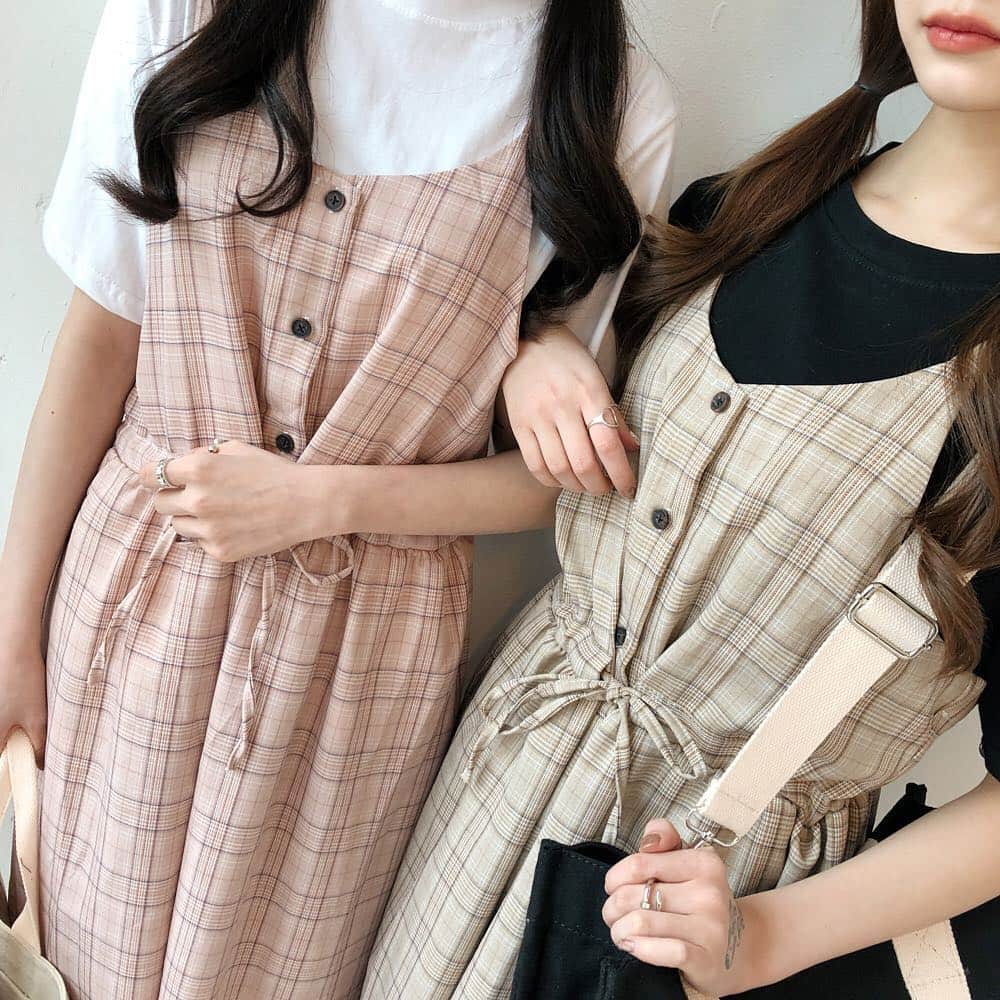 ガールズルールさんのインスタグラム写真 - (ガールズルールInstagram)「. 新作ツインコーデ週末20%OFF😘 . ロリチェックロングワンピース (ops1146) color : PINK, BROWN, IVORY, GRAY . #걸스룰 #한국 #한국패션 #얼짱 #데일리룩 #오오티디 #koreanfashion #girlsrule #ootd #twinlook #dailylook #ガールズルール #韓国 #韓国ブランド #韓国ファッション #韓国ファッション通販 #今日のコーデ #オルチャン #オルチャンファッション #韓国アイドル #カップルコーデ #韓国好きな人と繋がりたい」4月6日 18時57分 - girlsrule_official