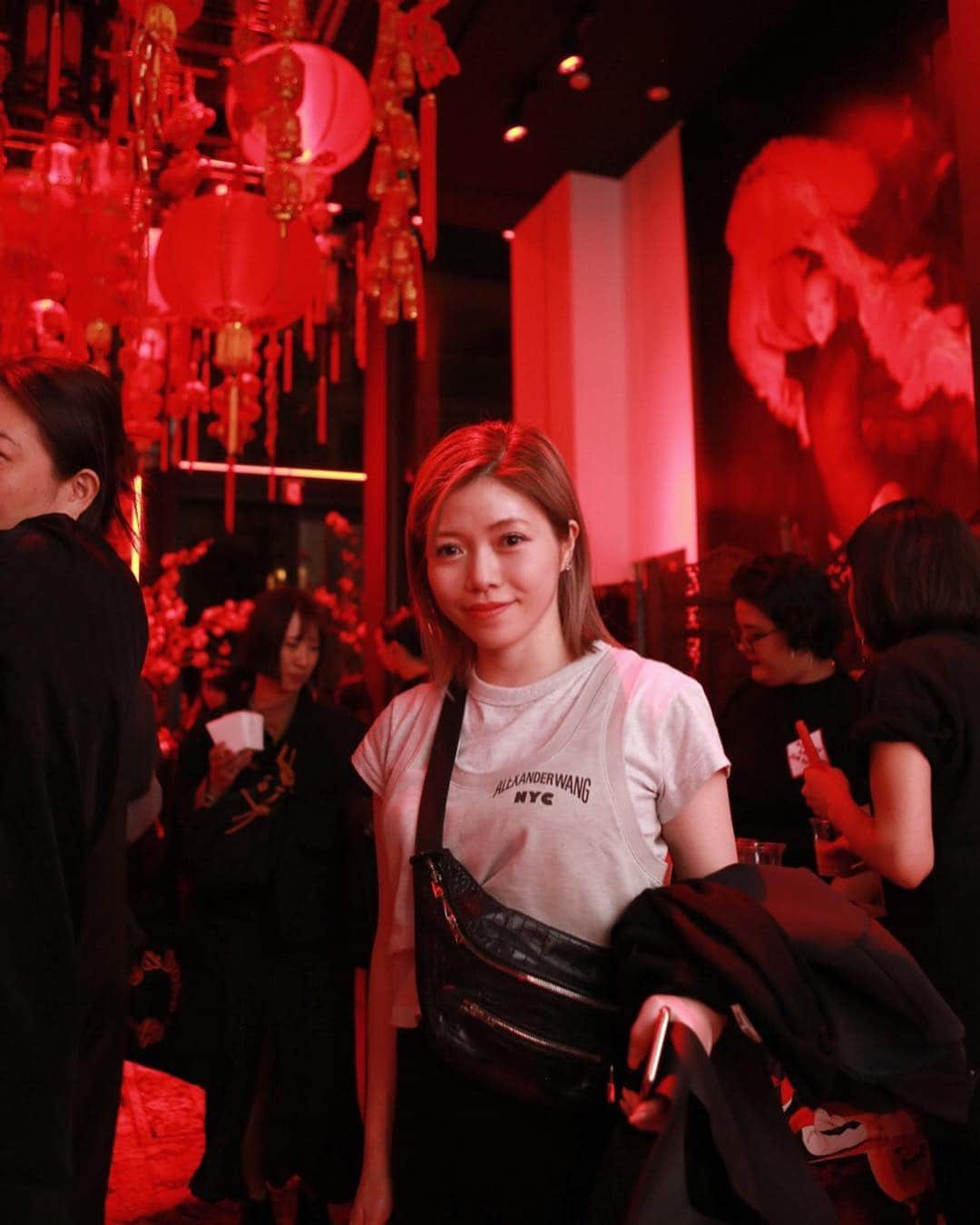 山脇道子さんのインスタグラム写真 - (山脇道子Instagram)「STRAIGHT OUTTA CHINA TOWN🥡🥢 昨夜は @alexanderwangny collection 1 launch partyへ🥂 青山店がいつもと違って真っ赤に染められ チャイナタウンのような雰囲気でとっても素敵でした😍 今シーズンのコレクションも着たい服がたくさんありました😝」4月6日 18時57分 - michikoooo