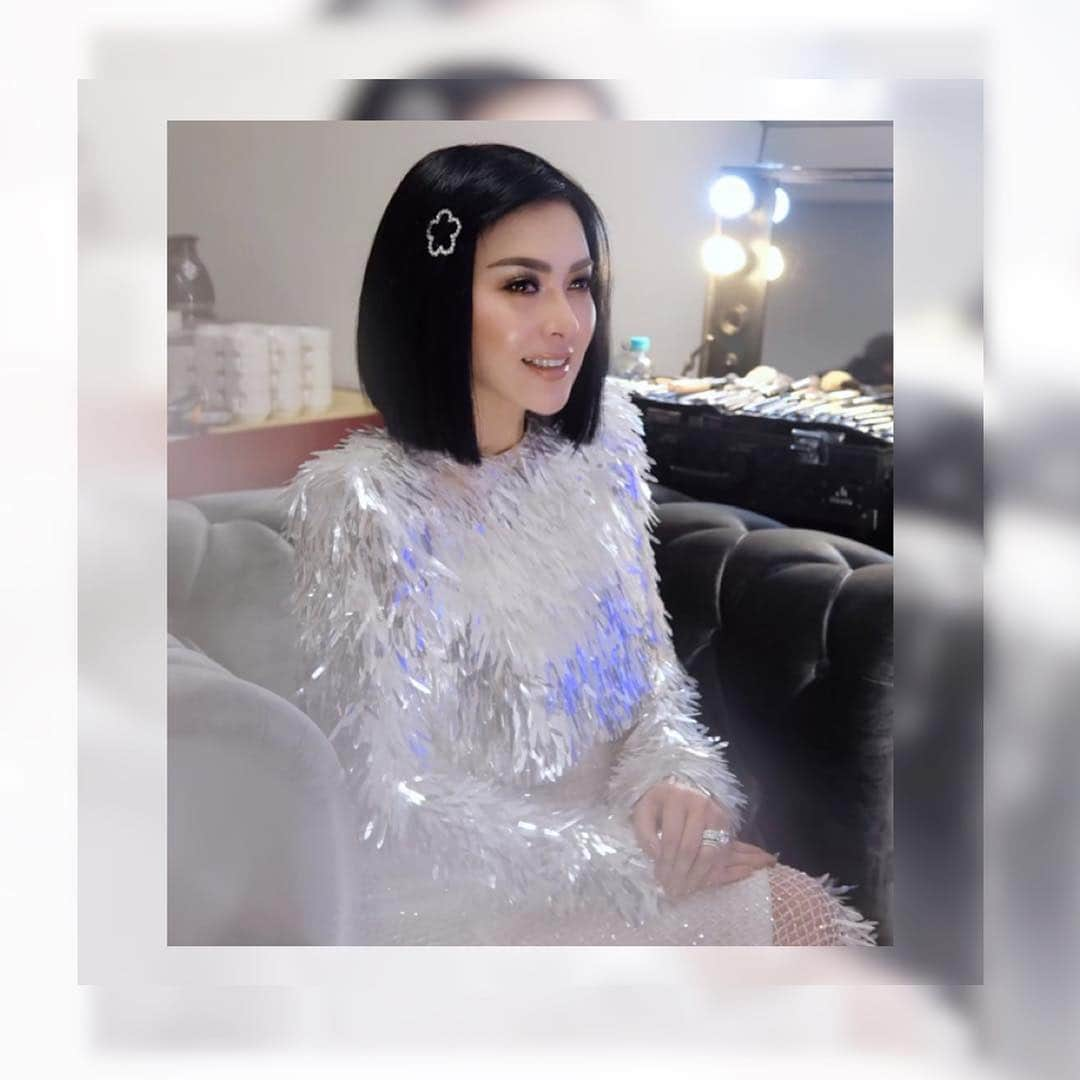 Syahriniさんのインスタグラム写真 - (SyahriniInstagram)「• Selamat Sore Dari Kota Medan !  _________\\\_________  #PrincesSyahrini #Medan_6Maret2019」4月6日 18時54分 - princessyahrini