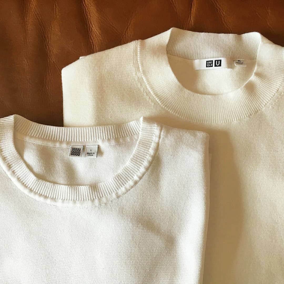 LEEさんのインスタグラム写真 - (LEEInstagram)「ユニクロＵのミラノリブがアップデート  二年前に買ったミラノリブの半袖ニットを厚手の白Ｔがわりにものすごく愛用していました。デニムに合わせてもとにかく「もつ」んです。きちんと見える。２枚買って週５着るくらいの勢いで着ていました。この春夏、ロゴも新たに、進化版が登場。早速２枚買いして、ちょいちょい着てます。  何が進化したか？  私も知らずに着ていたので改めて比較してみました。右が今年の春夏物、左がお見苦しいですが着古した二年ものです。  ほぼ一緒のものを復刻してくれたと思ってたら、そもそも衿ぐりがモックネックになってた！ これだけでも今っぽい！ 色も黄みが出てややオフホワイトぽくなってる。どうやら身幅もゆったり感が増し、袖も長くなっている模様。(ワンサイズ上げたので単純な比較はできないのですが) オンラインのレビューを見ると女性もかなり購入しているよう。さすがのユニクロＵ、今年もお世話になります。(父さんＫ)  #magazinelee #LEEWeb #uniqlo #uniqlou #ユニクロユー #黒も買ってみようか思案中」4月6日 18時59分 - magazinelee